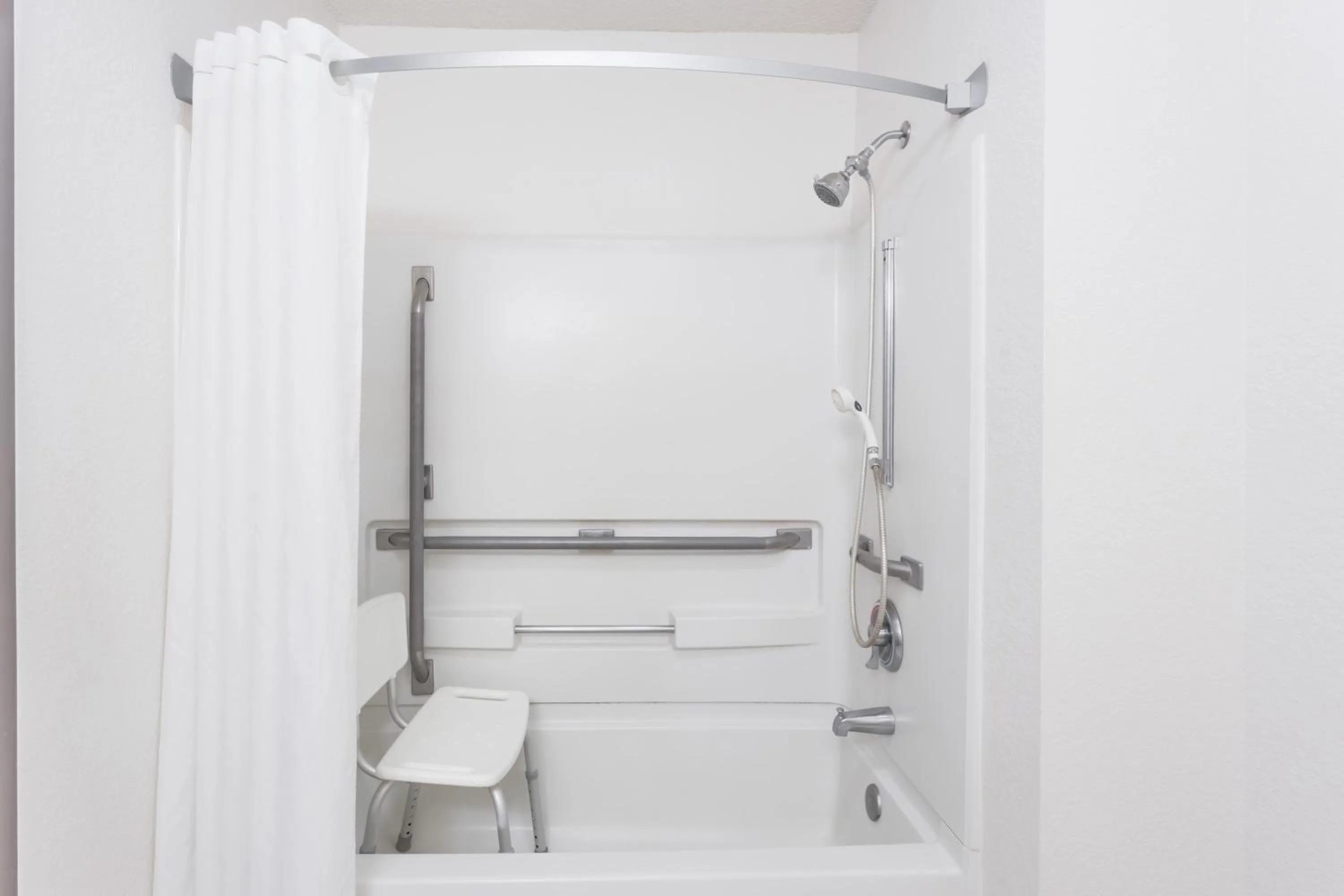 Queen Room - Mobility Access/Non-Smoking in Super 8 by Wyndham Woodstock