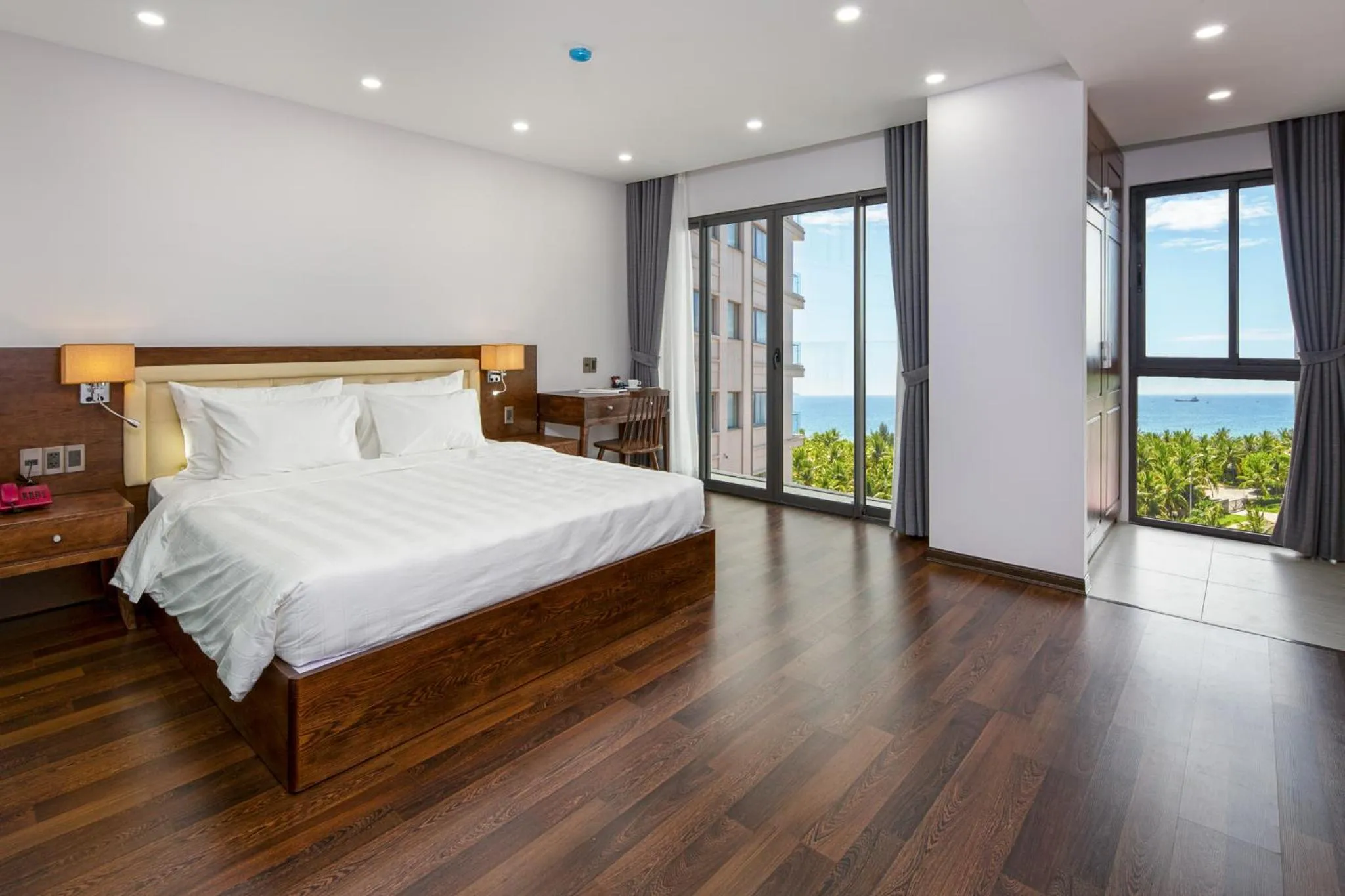 Deluxe Double Room with Sea View in DANA RESIDENCE