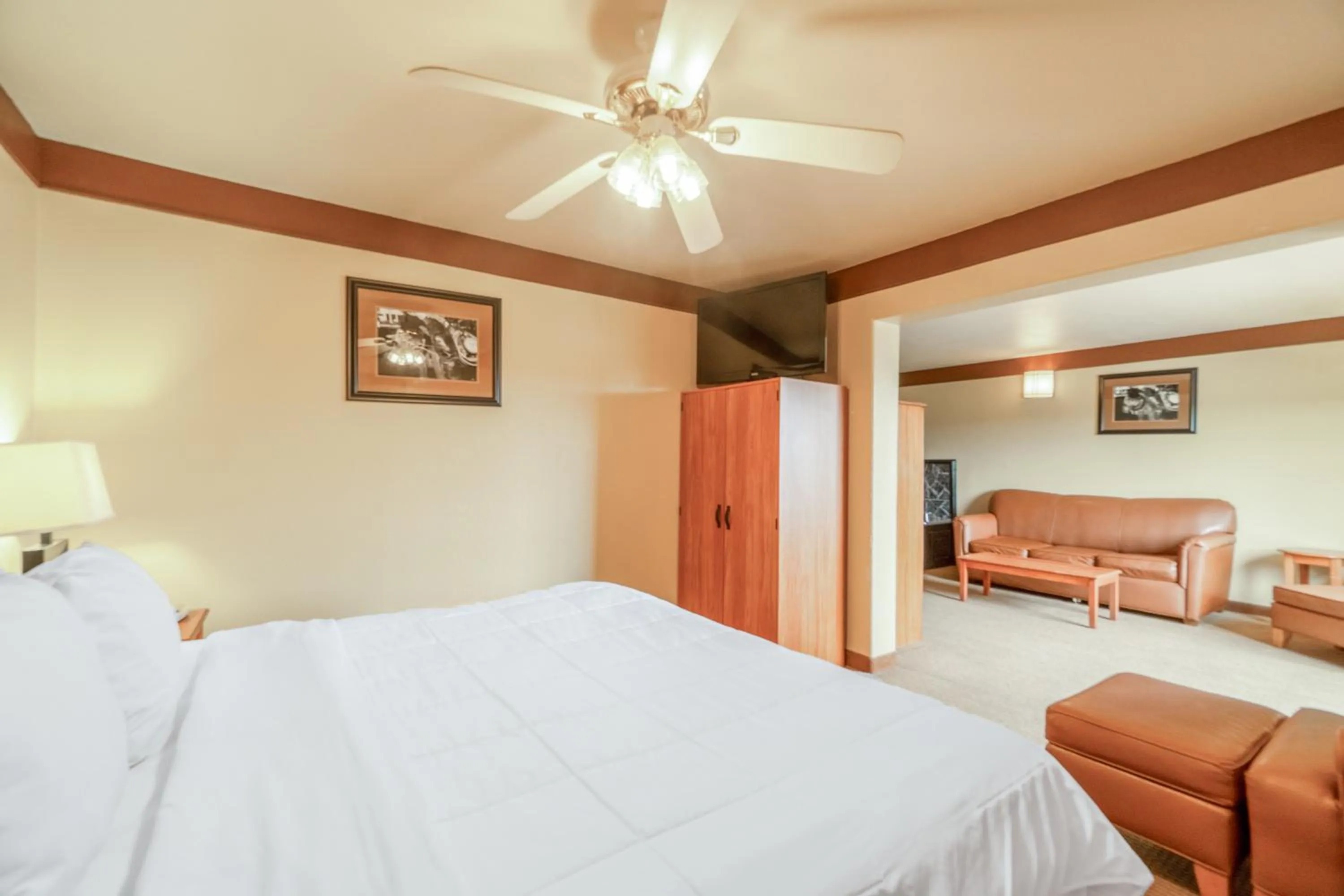 1 Suite King Bed Non-Smoking Jacuzzi Tub in Texan Inn By OYO Beeville US-181