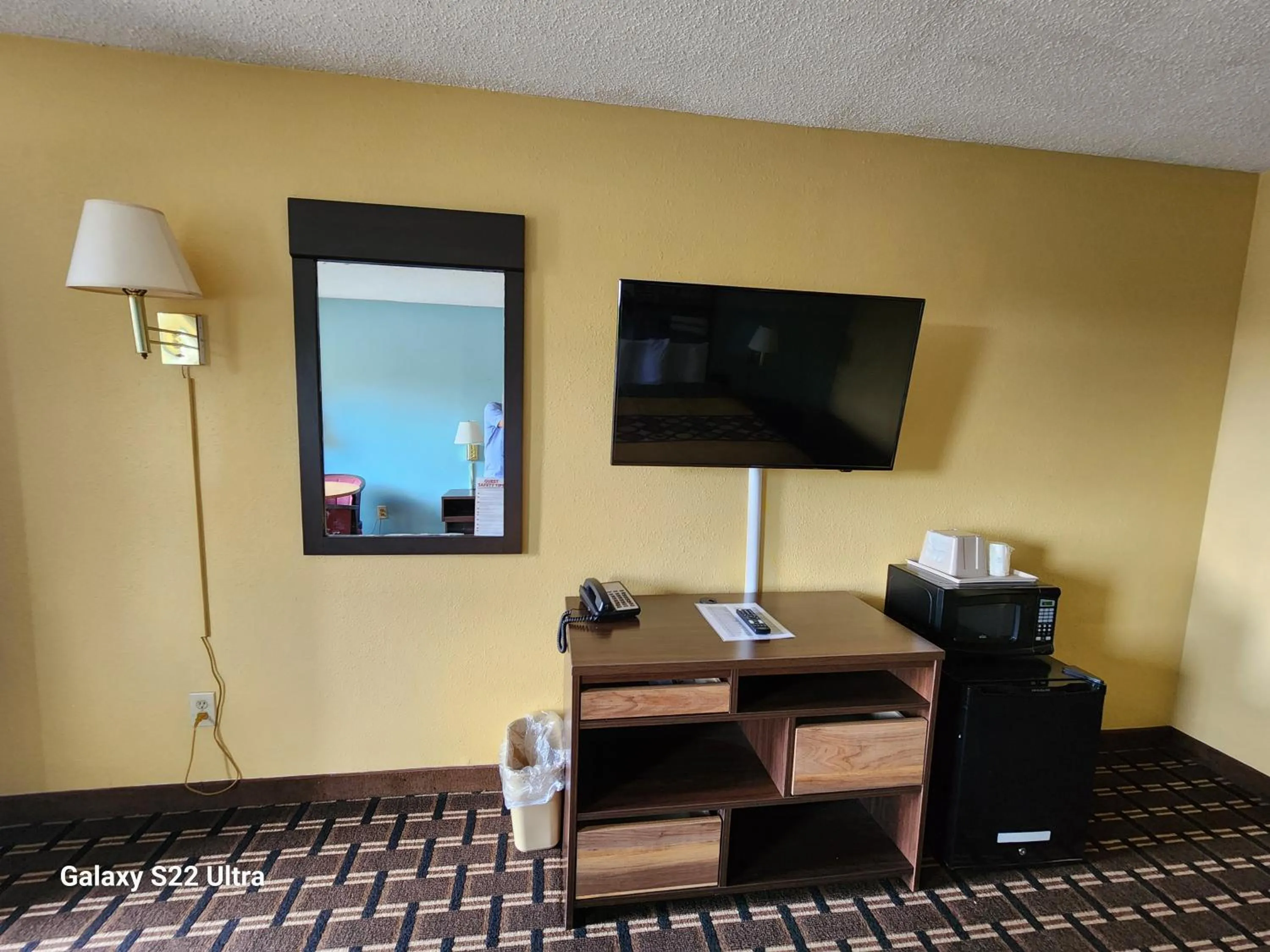 King Room - Non-Smoking in Super 8 by Wyndham Newcomerstown