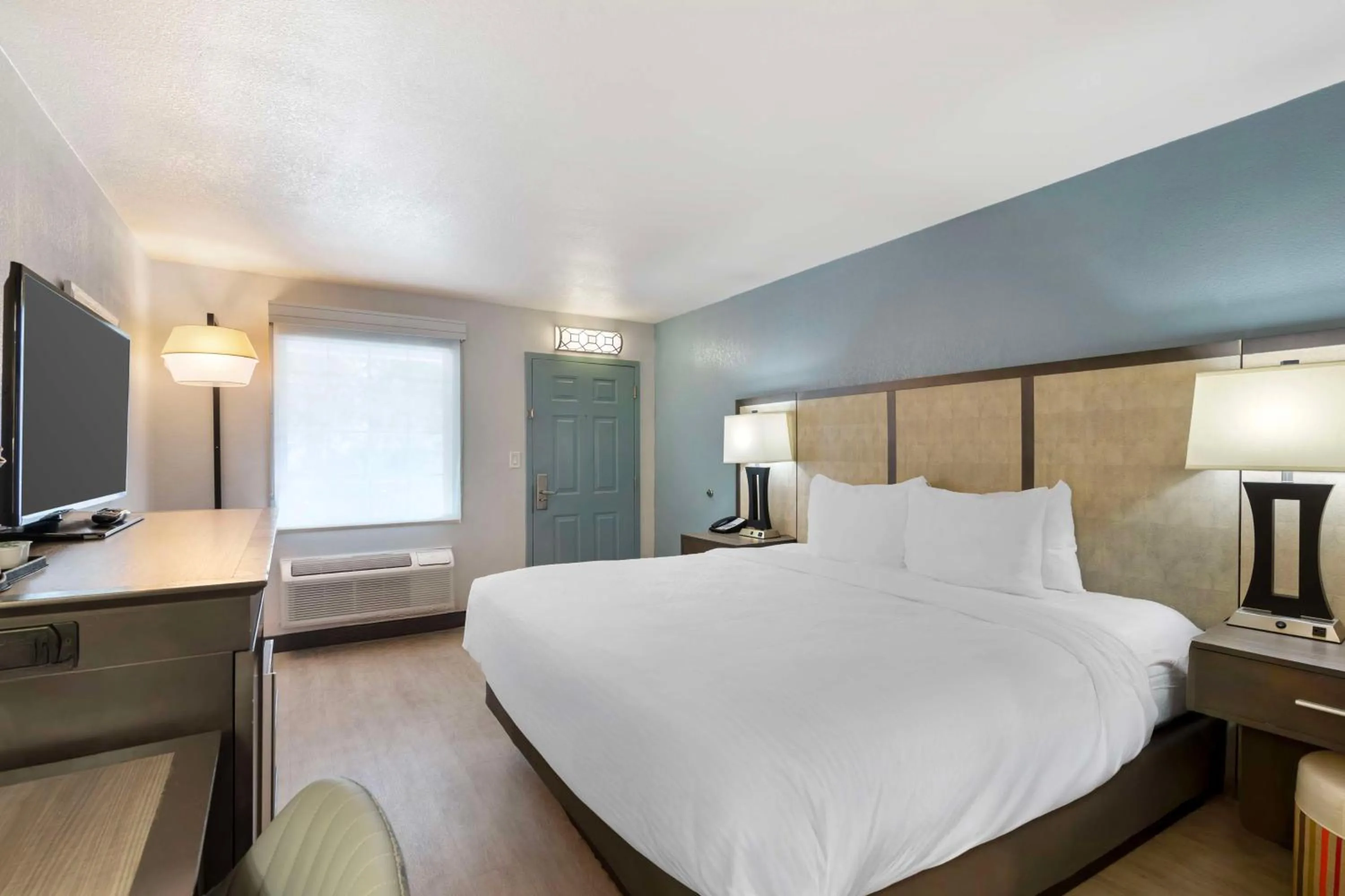 King Room - Non-Smoking in Best Western Plus St. Simons