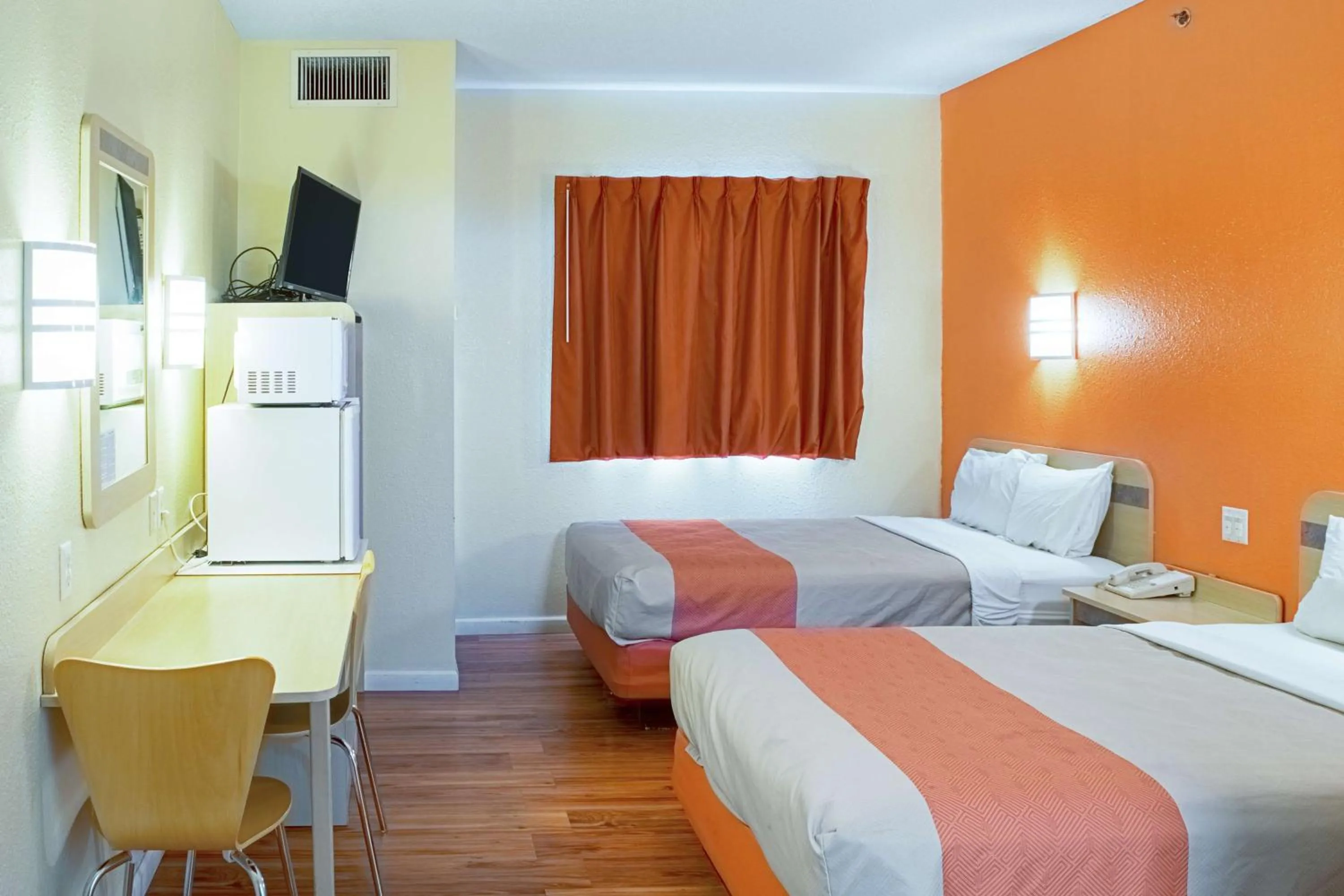 Quadruple Room - single occupancy - Non-Smoking in Motel 6-Seymour, IN - North