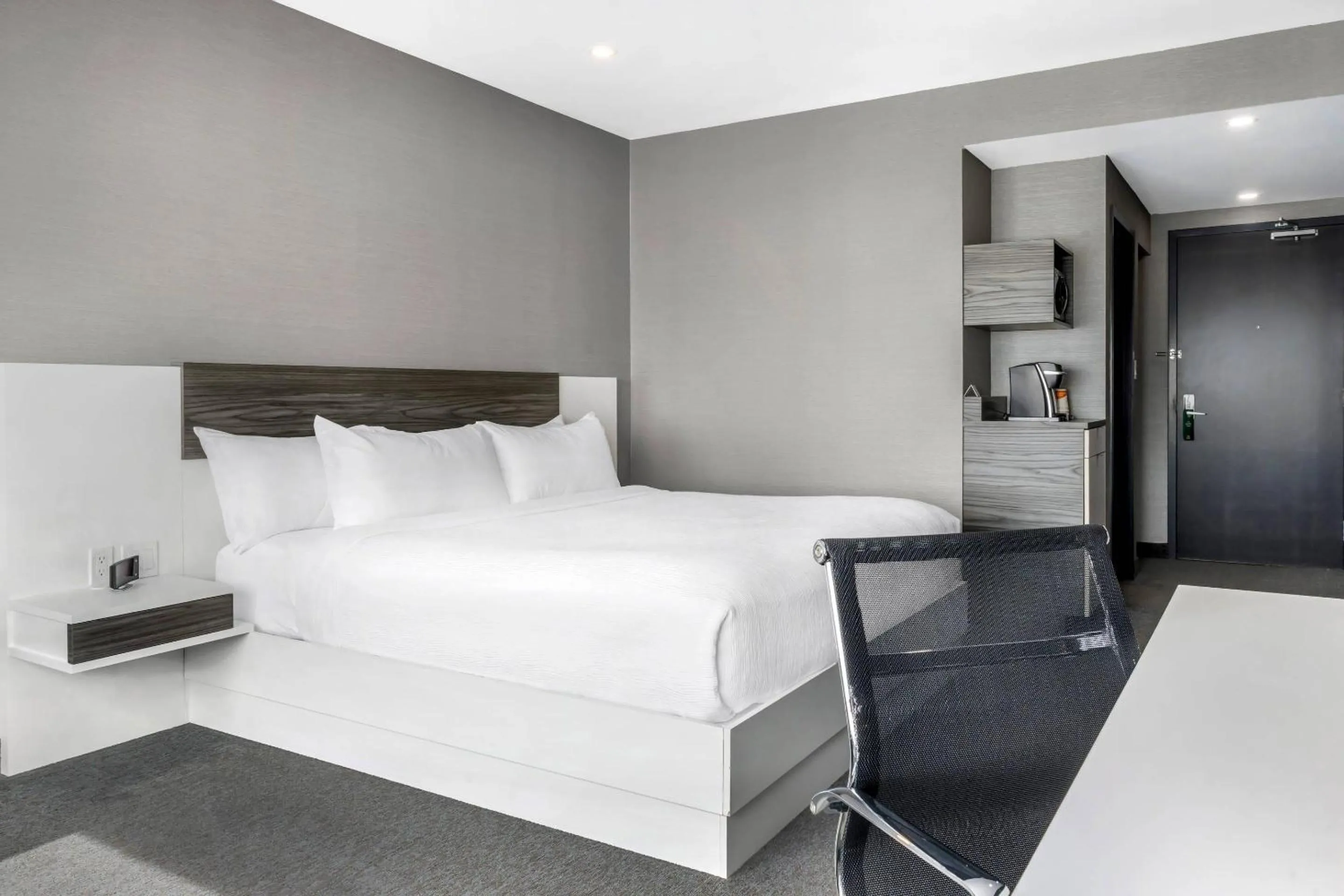 King Room - Non-Smoking in Quality Inn & Suites