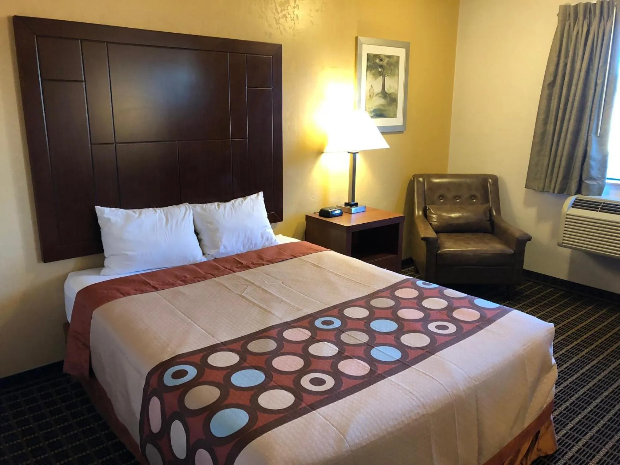 Queen Room - Non-Smoking in Super 8 by Wyndham Klamath Falls