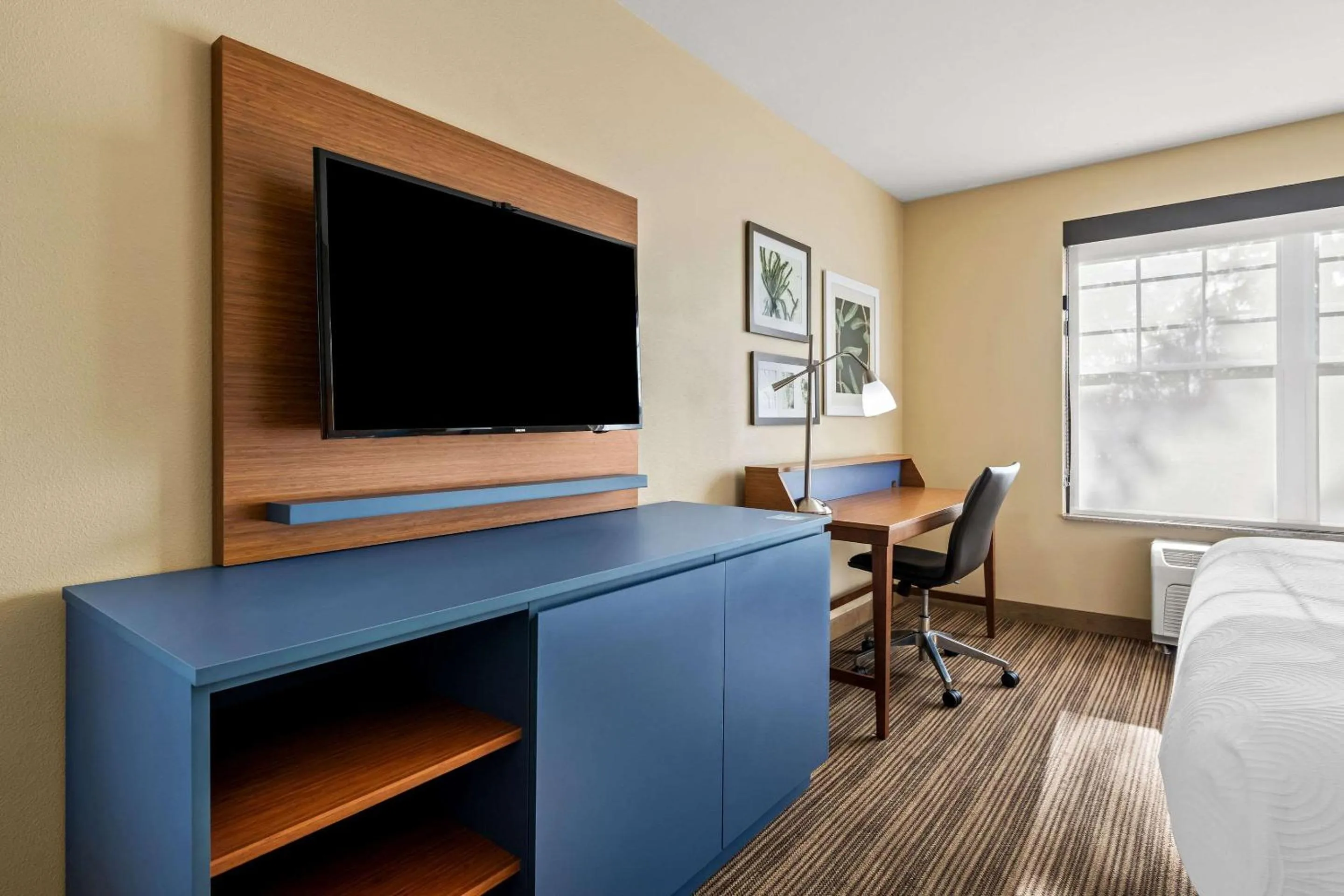 Queen Room with Two Queen Beds - Disability Access in Country Inn & Suites by Radisson, Red Wing, MN