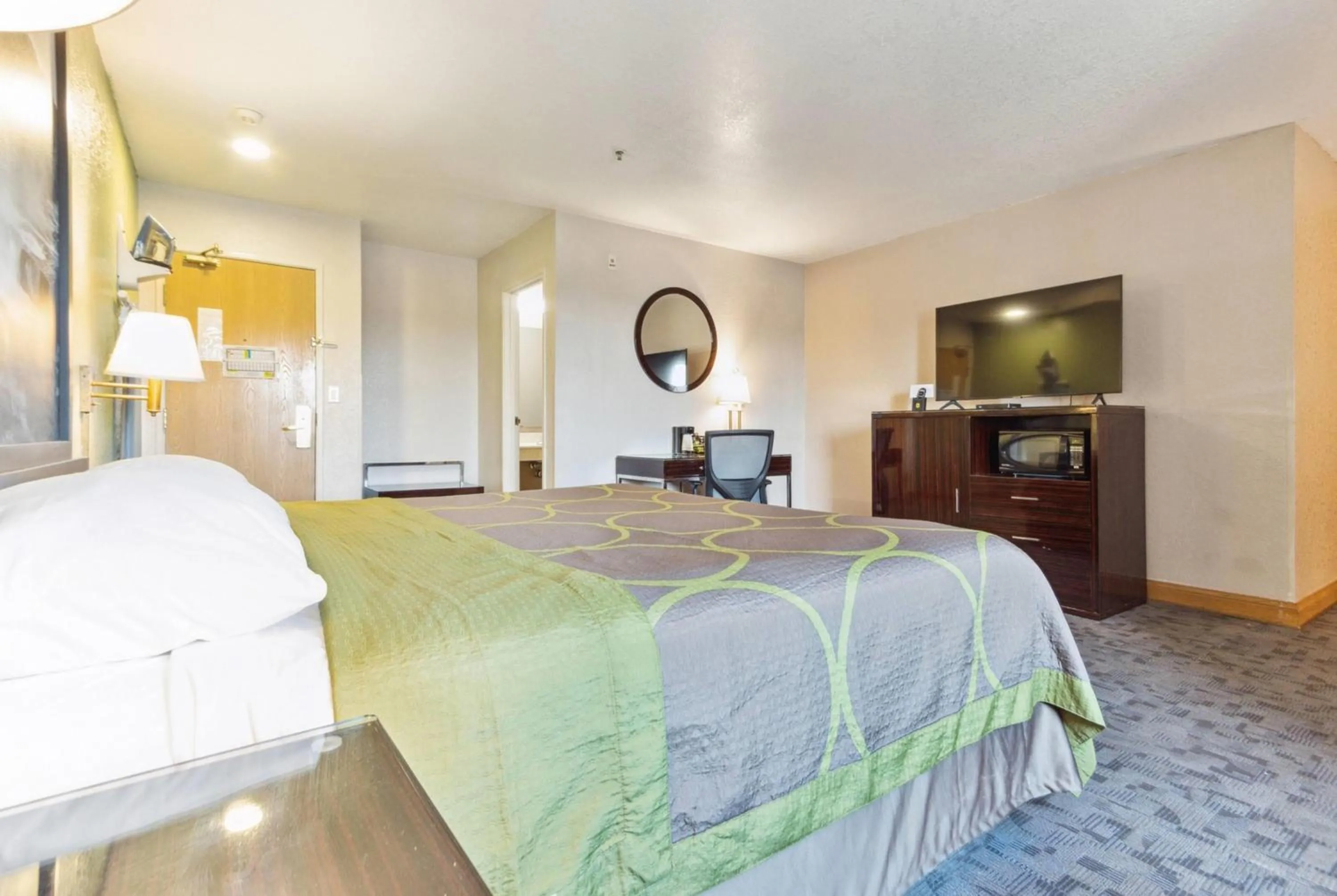 Business King Room - Non-Smoking in Super 8 by Wyndham Uniontown PA