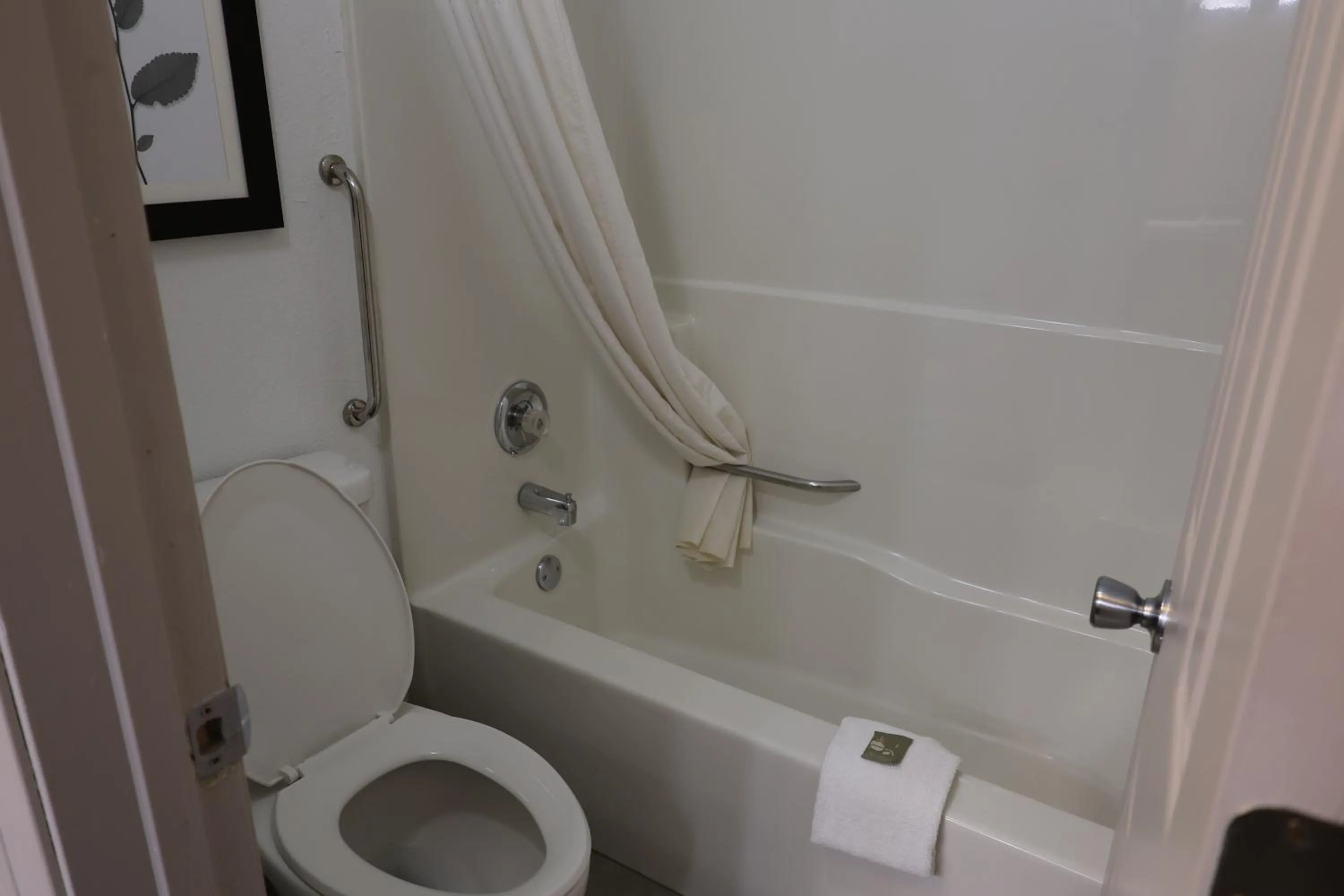 King Suite with Whirlpool in Country Inn & Suites by Radisson, Sparta, WI