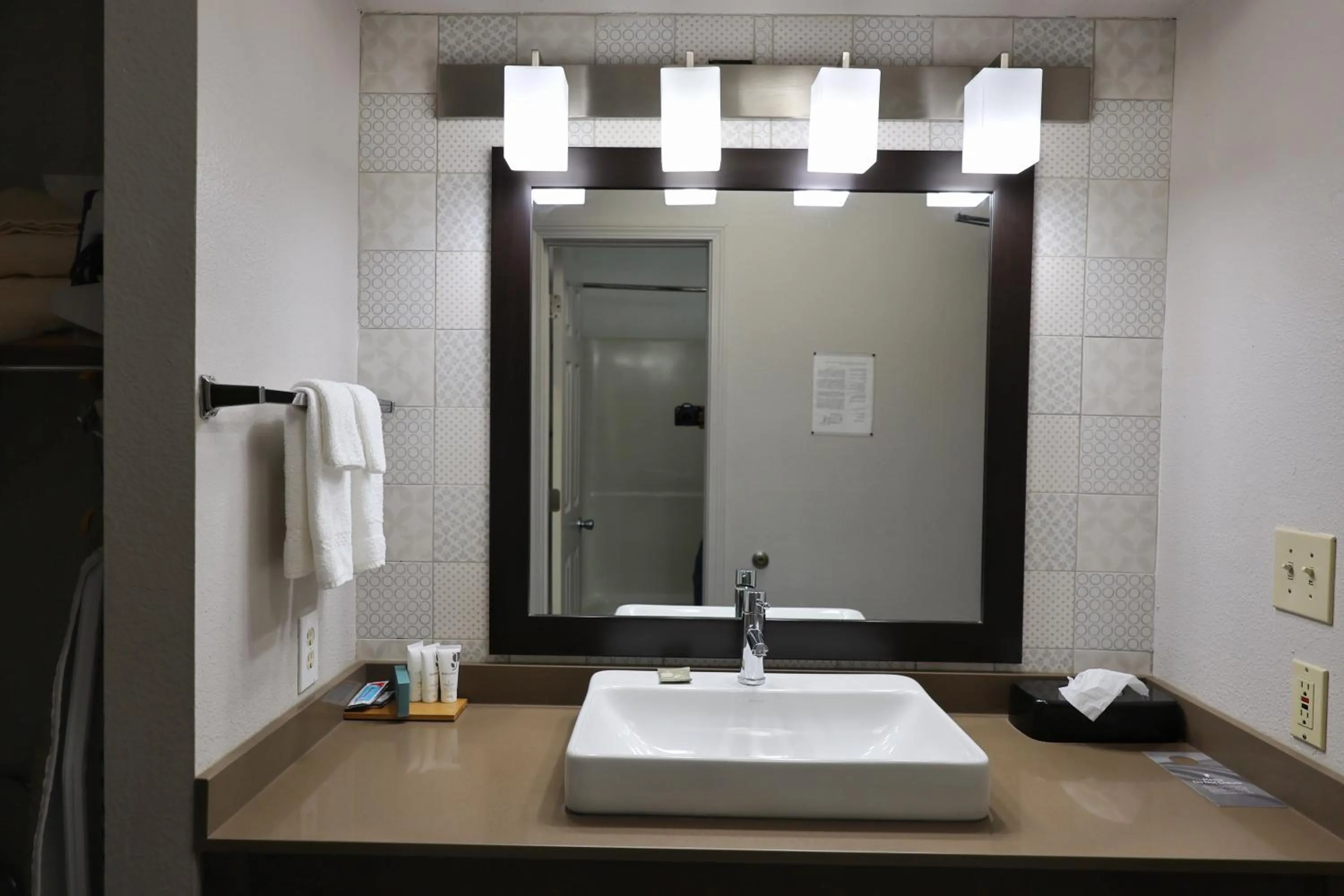 King Room with Sofa Bed in Country Inn & Suites by Radisson, Sparta, WI