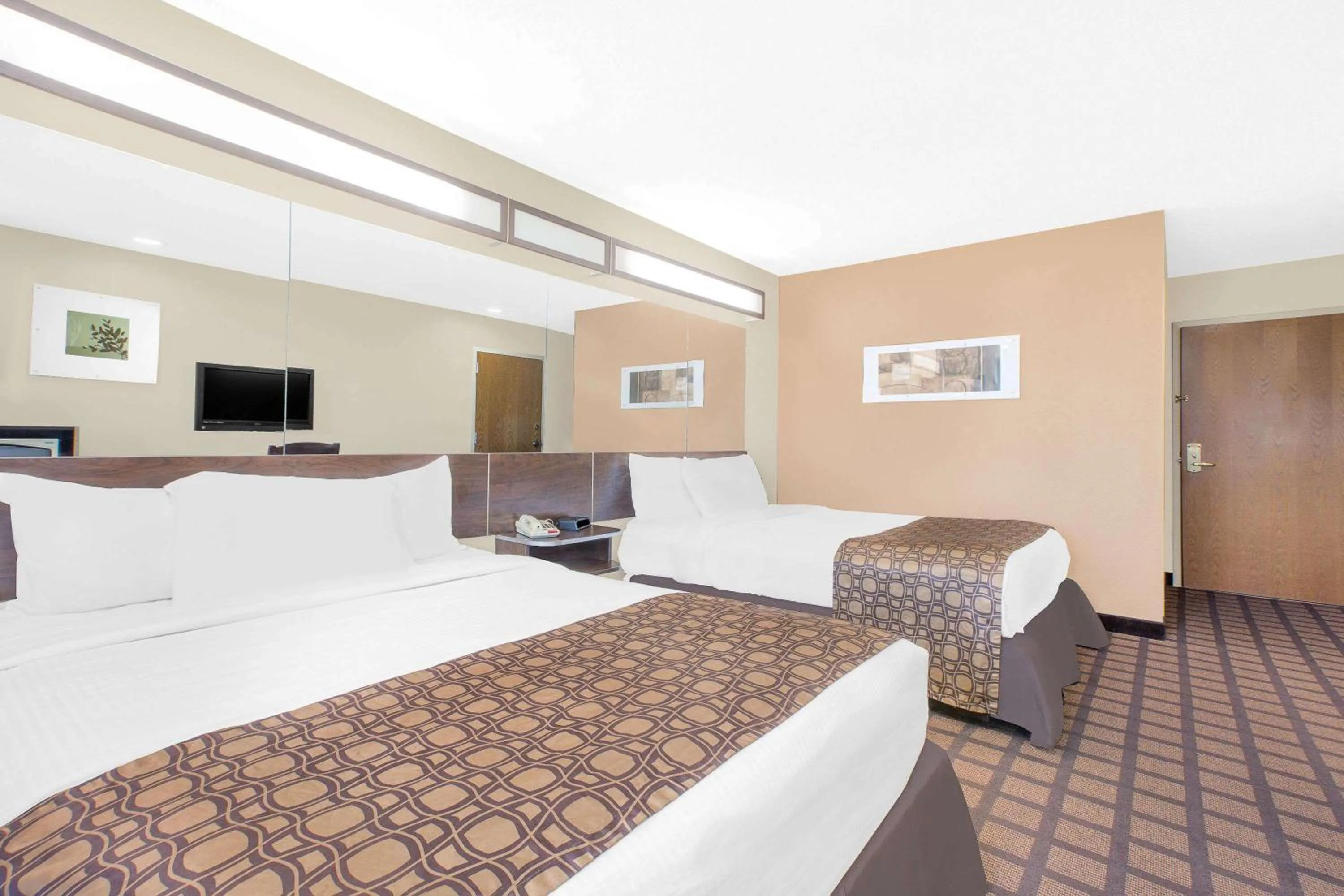 Queen Room with Two Queen Beds - Non-Smoking in Microtel Inn & Suites by Wyndham Franklin