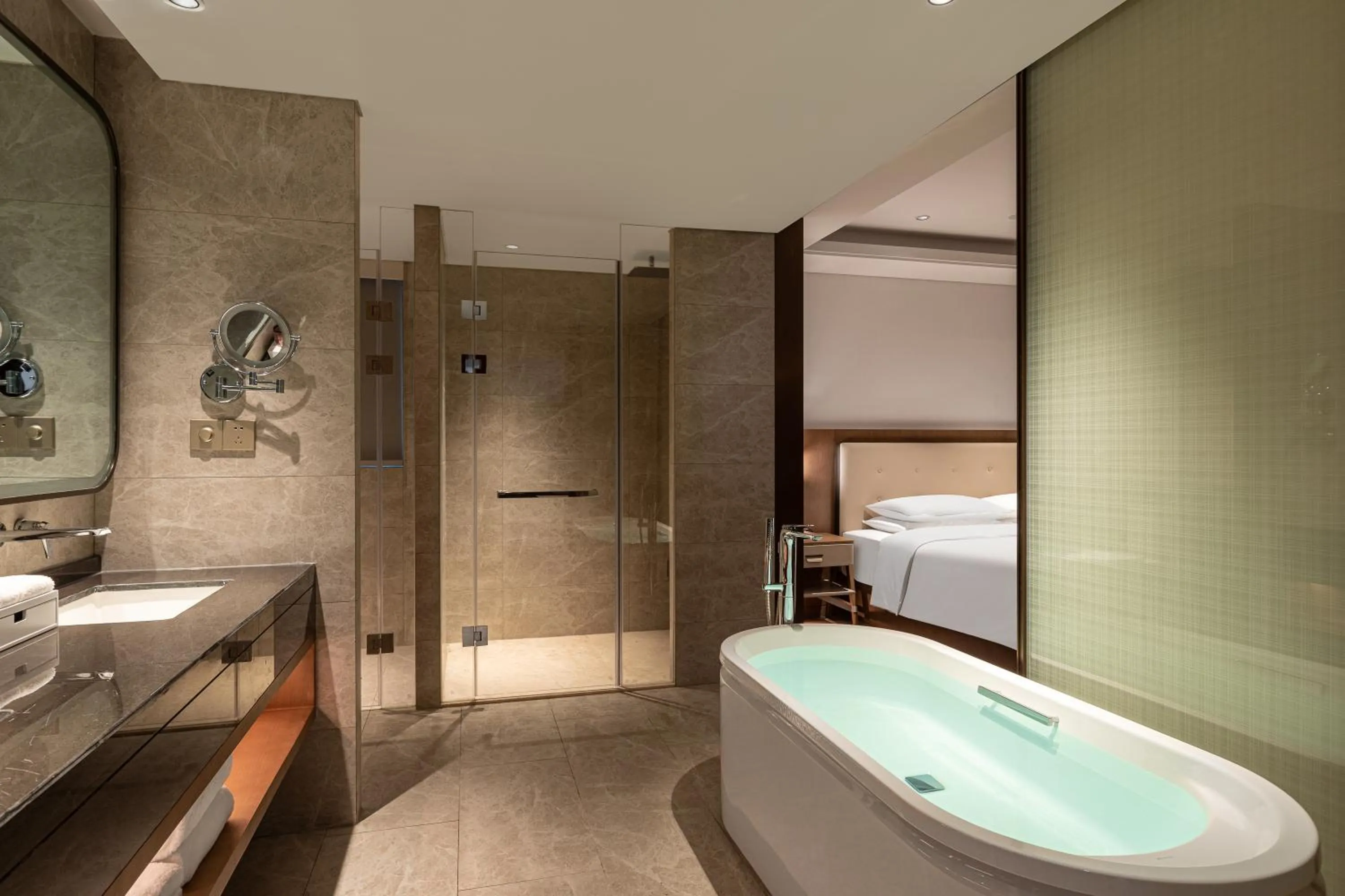 Deluxe Suite in Wingate by Wyndham Hainan Chengmai