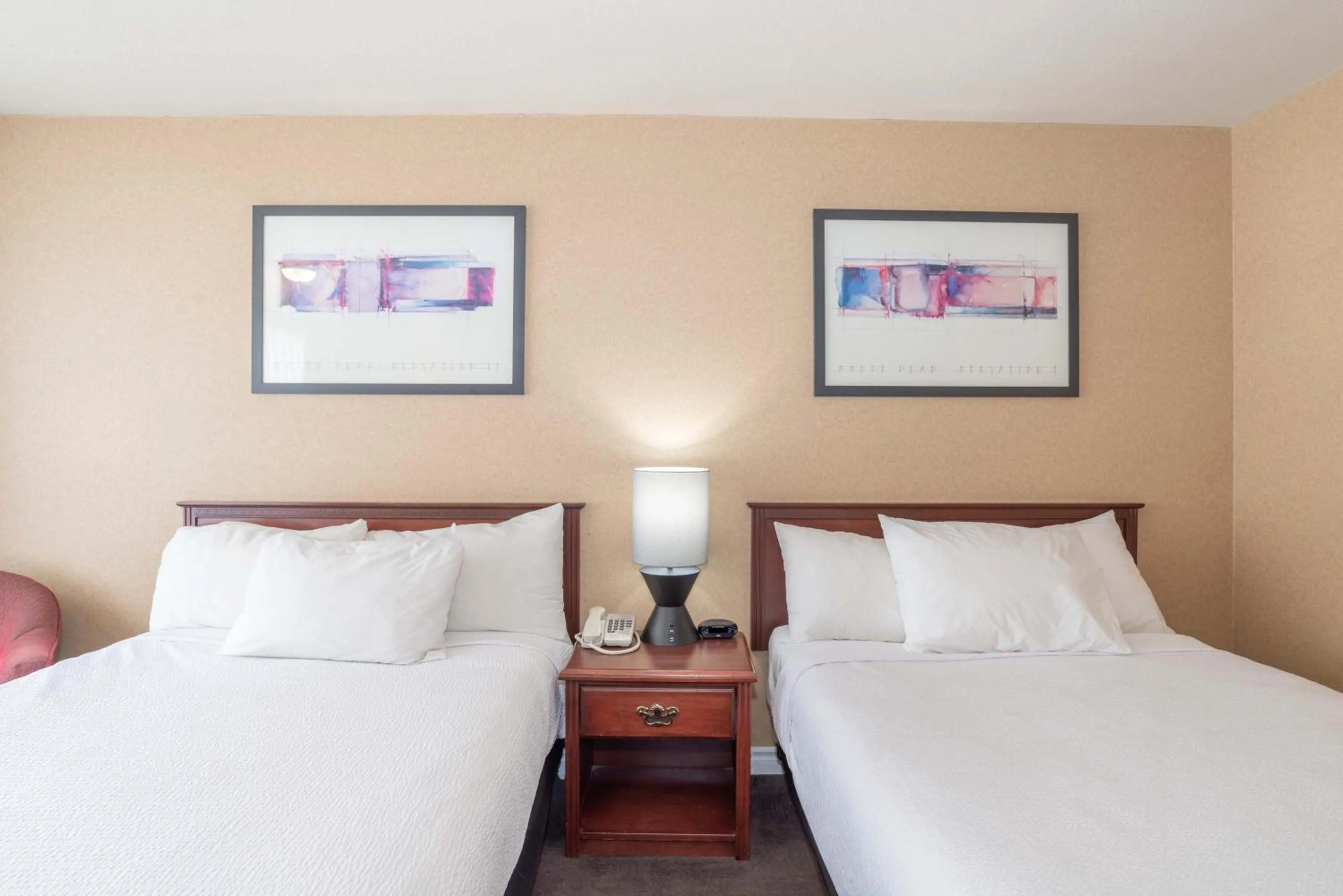 Standard Room, 2 Double Beds in Sandman Hotel Castlegar