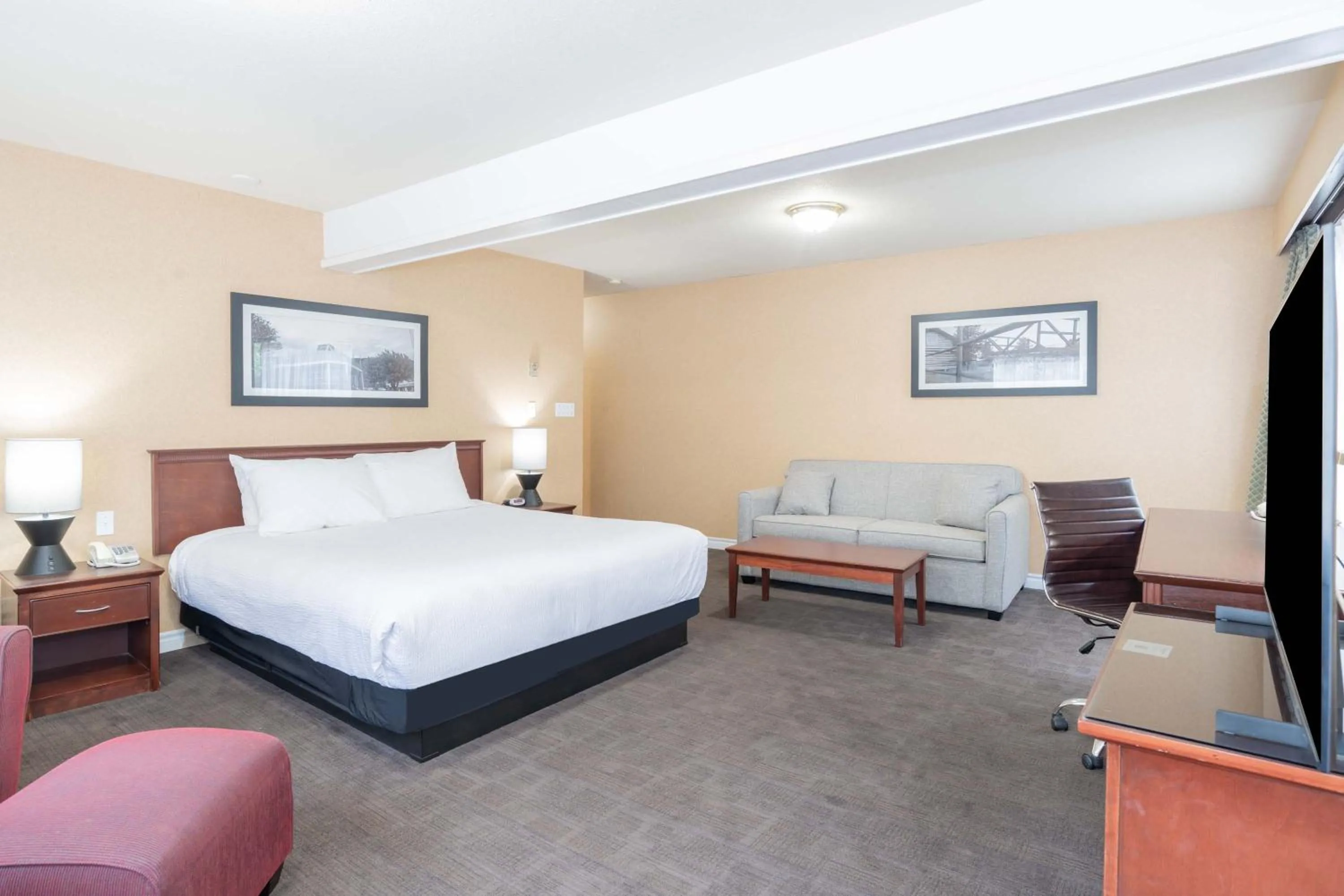 Standard Room, 1 King Bed, Sofa Bed in Sandman Hotel Castlegar