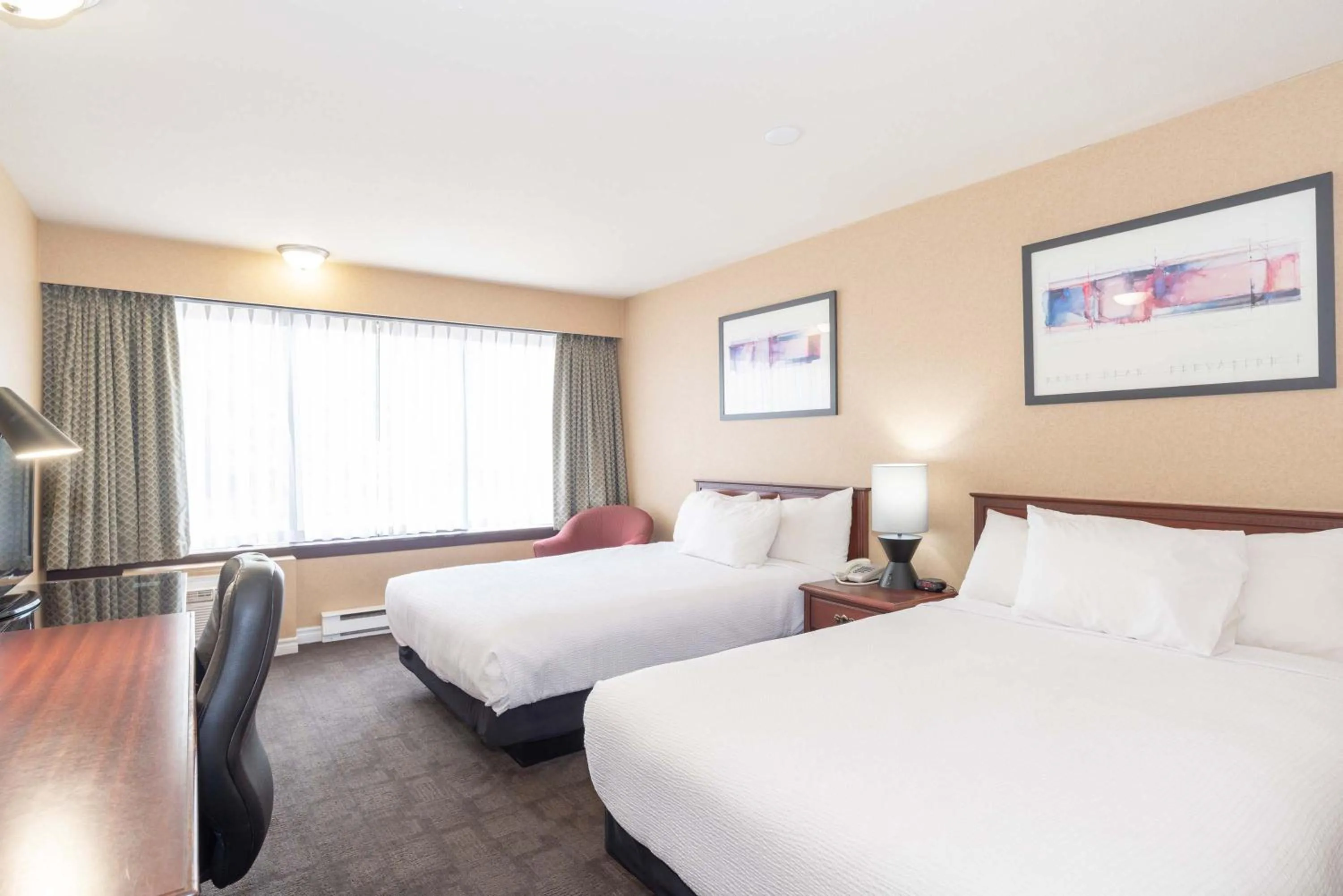 Standard Room, 2 Double Beds, Poolside in Sandman Hotel Castlegar