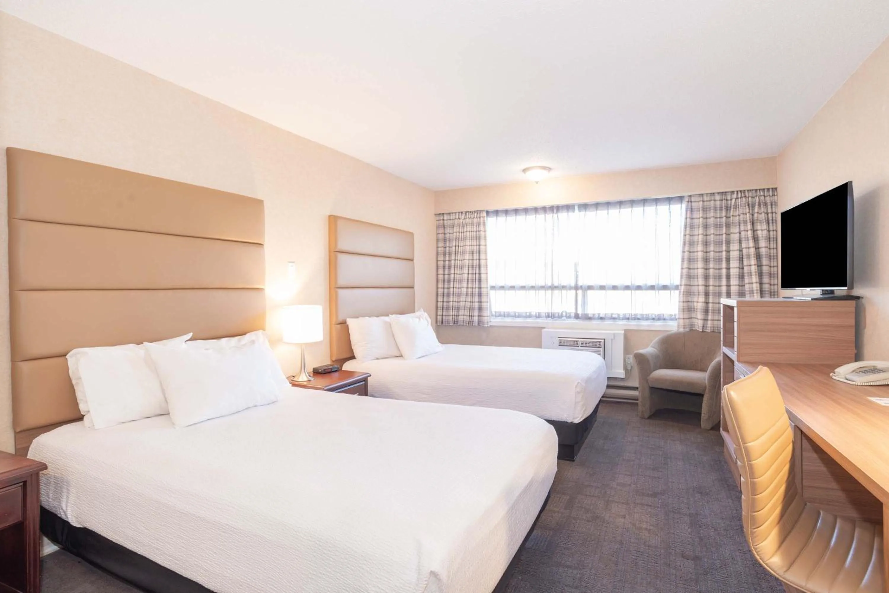 Standard Room, 2 Double Beds, Kitchen in Sandman Hotel Cranbrook