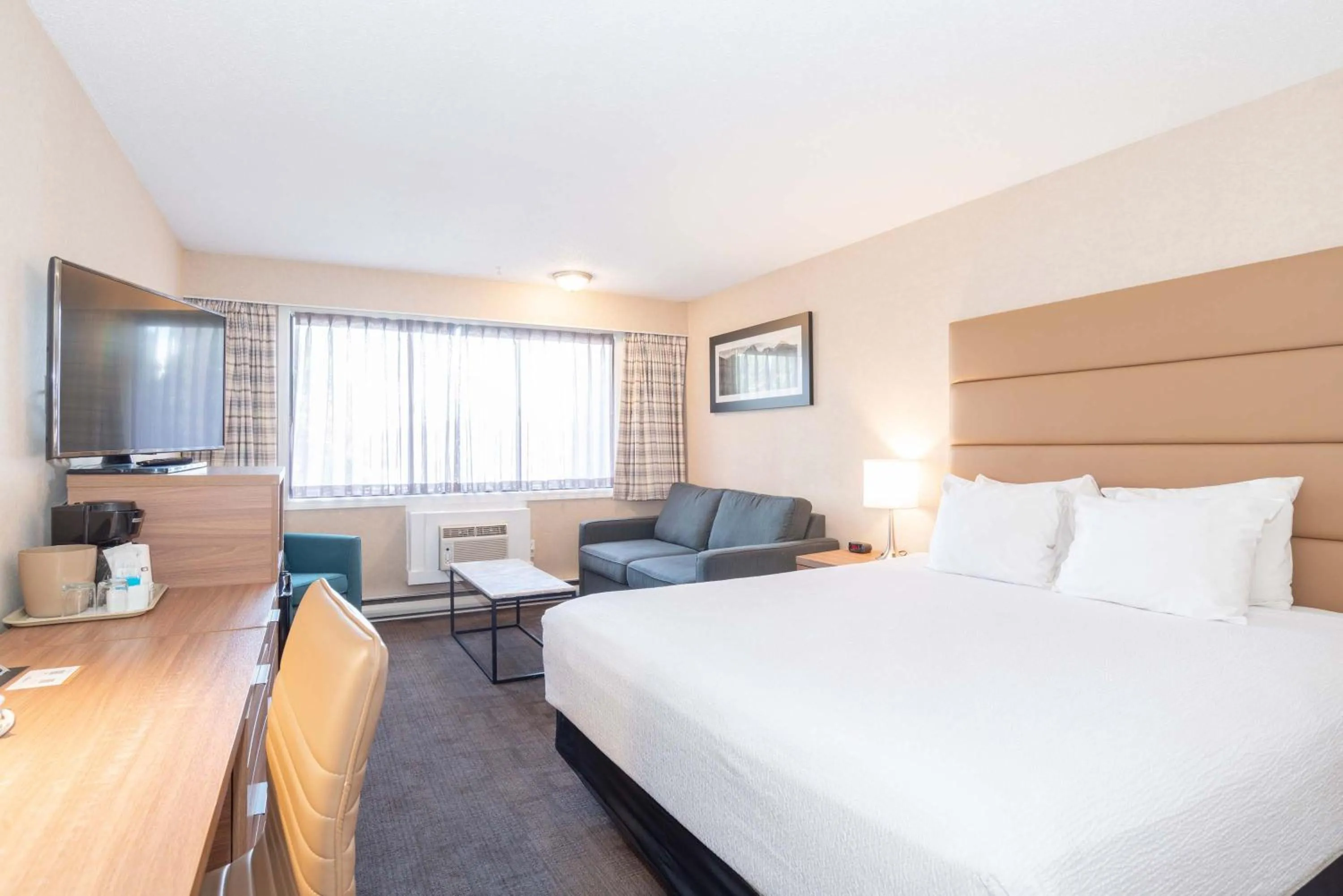 Standard Room, 1 King Bed, Sofa Bed in Sandman Hotel Cranbrook