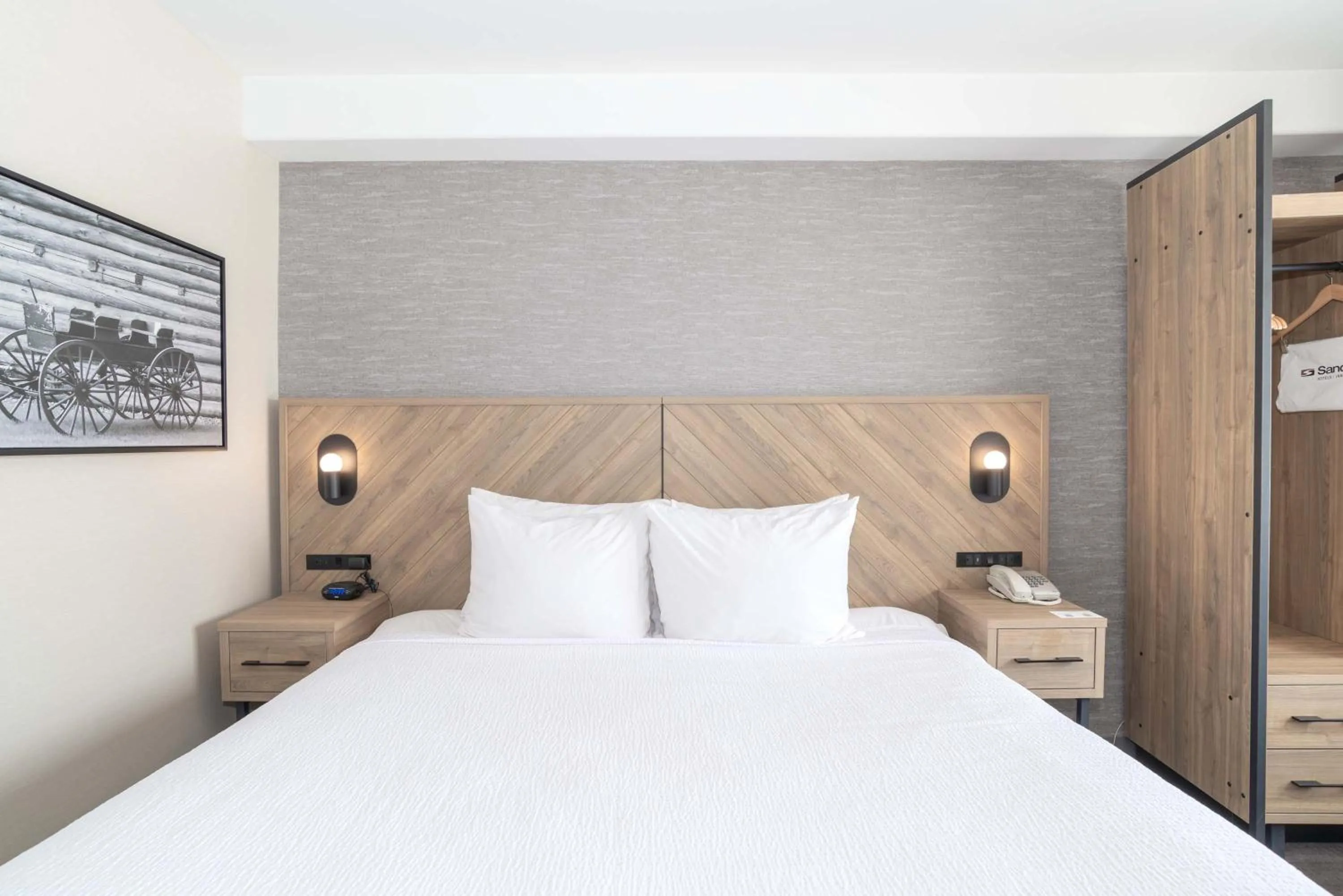 Queen Room in Sandman Hotel Quesnel