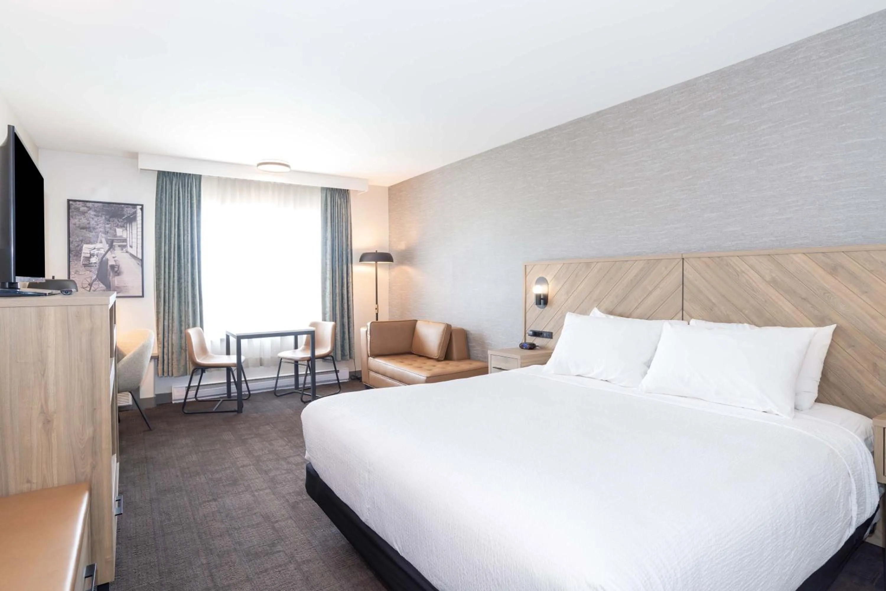 Grand Room, 1 King Bed in Sandman Hotel Quesnel