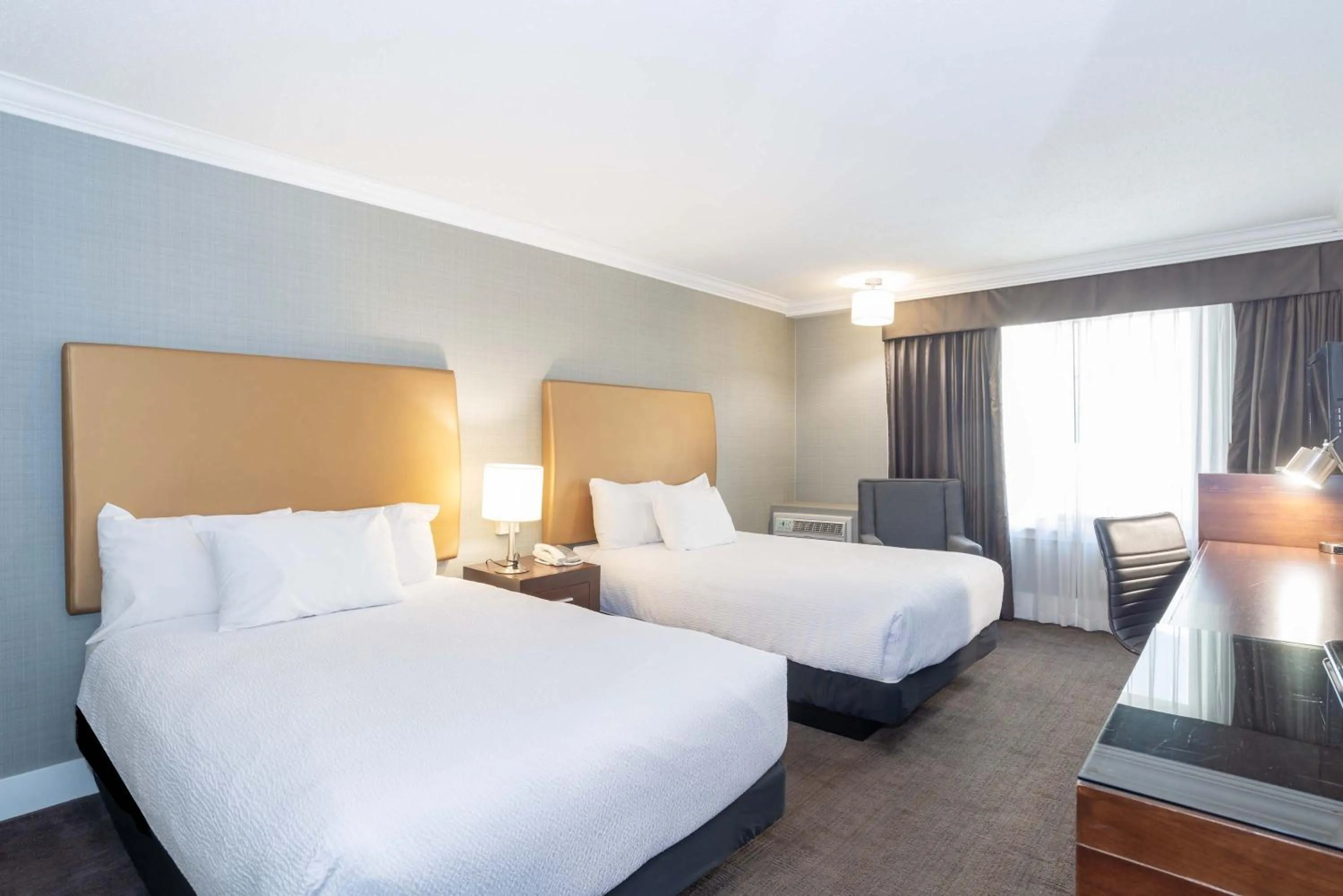 Standard Room, 2 Double Beds in Sandman Hotel Vernon