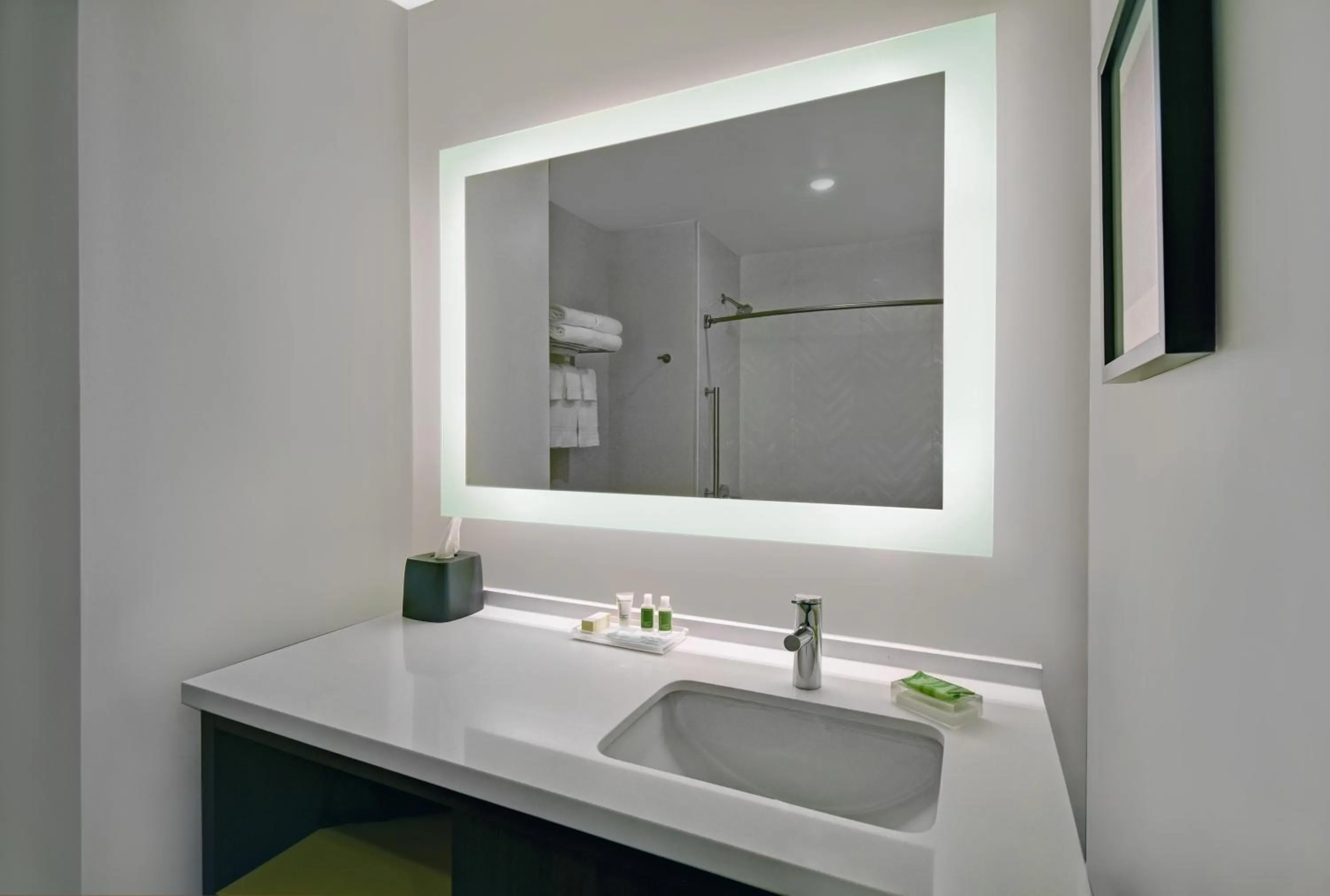 Standard Room with Two Queen Beds in Holiday Inn Grand Rapids North - Walker by IHG