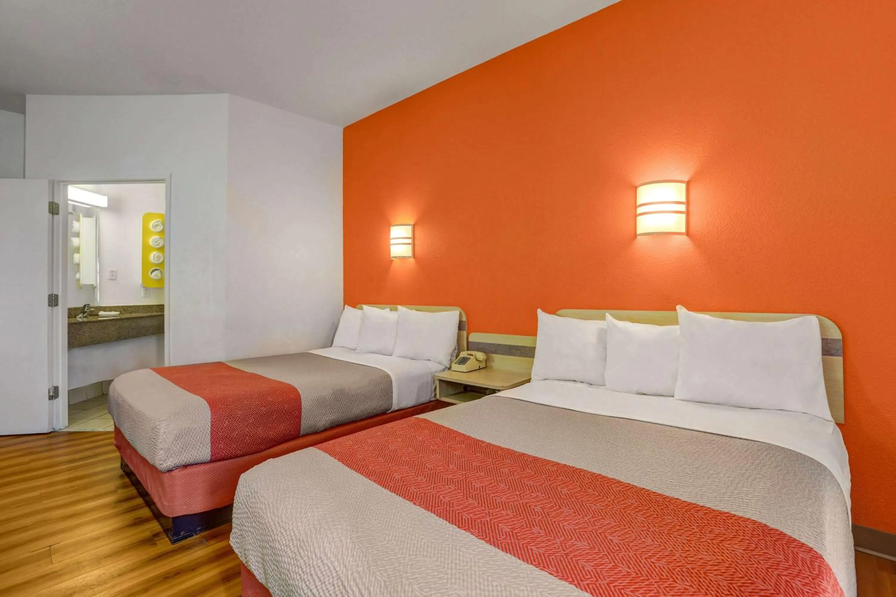 Quadruple Room - single occupancy - Non-Smoking in Motel 6-Lemoore, CA