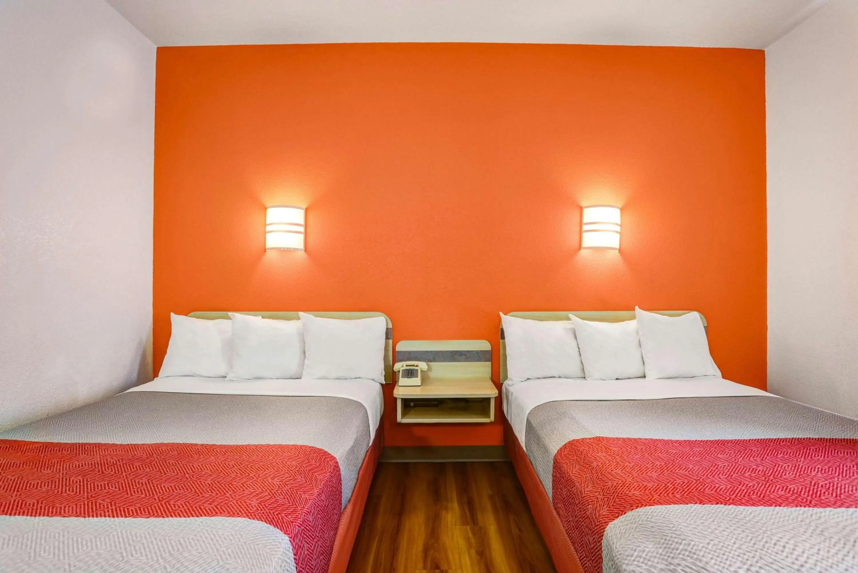 Quadruple Room - single occupancy - Smoking in Motel 6-Lemoore, CA