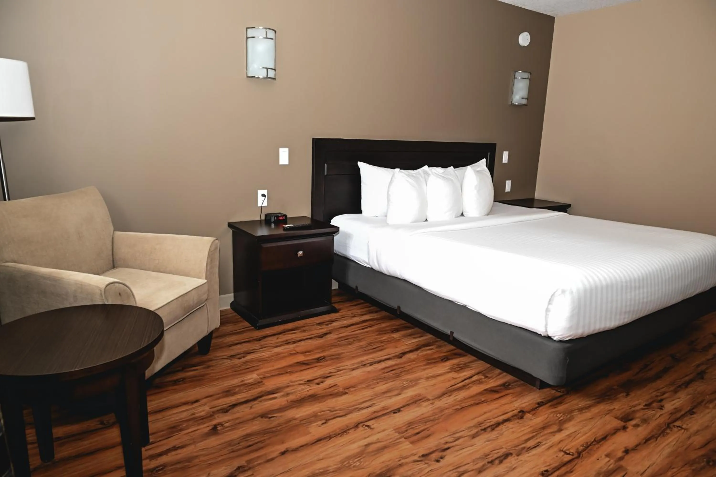 Standard King Room in Quality Hotel & Conference Centre