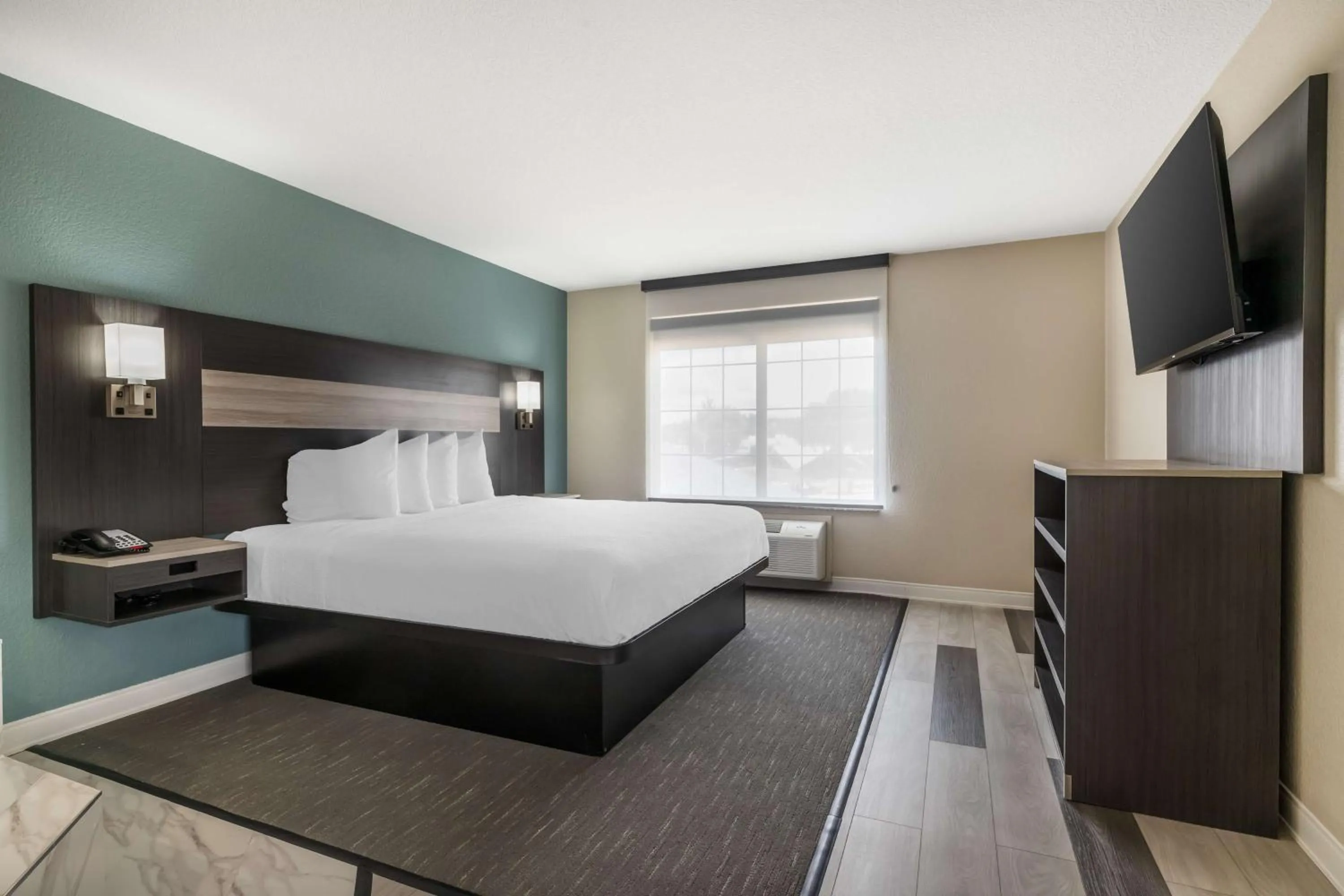 King Suite with Sofa Bed and Whirlpool - Nonsmoking in Best Western Prime Inn & Suites