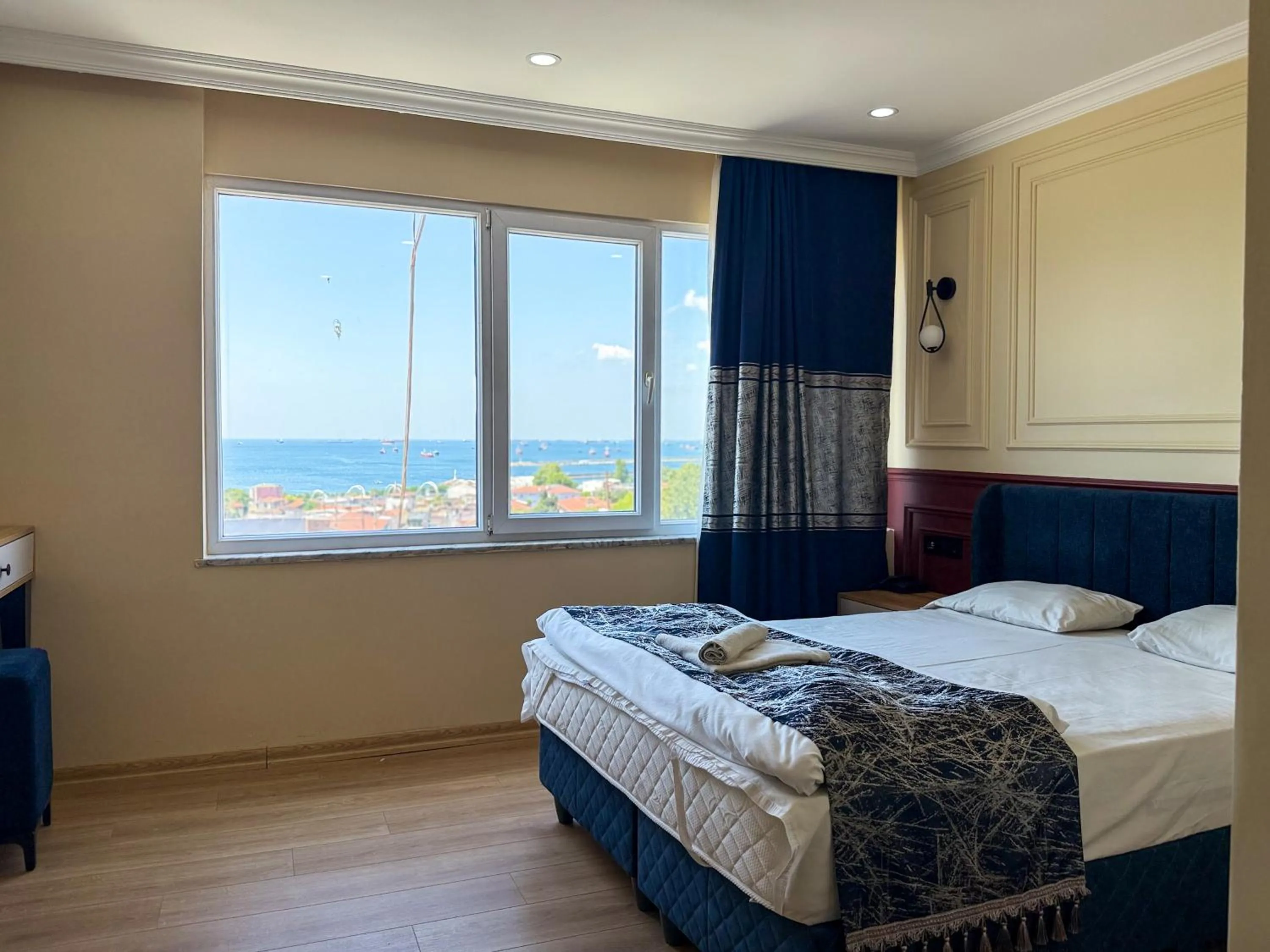 Double Room with Sea View in The Reina Hotel