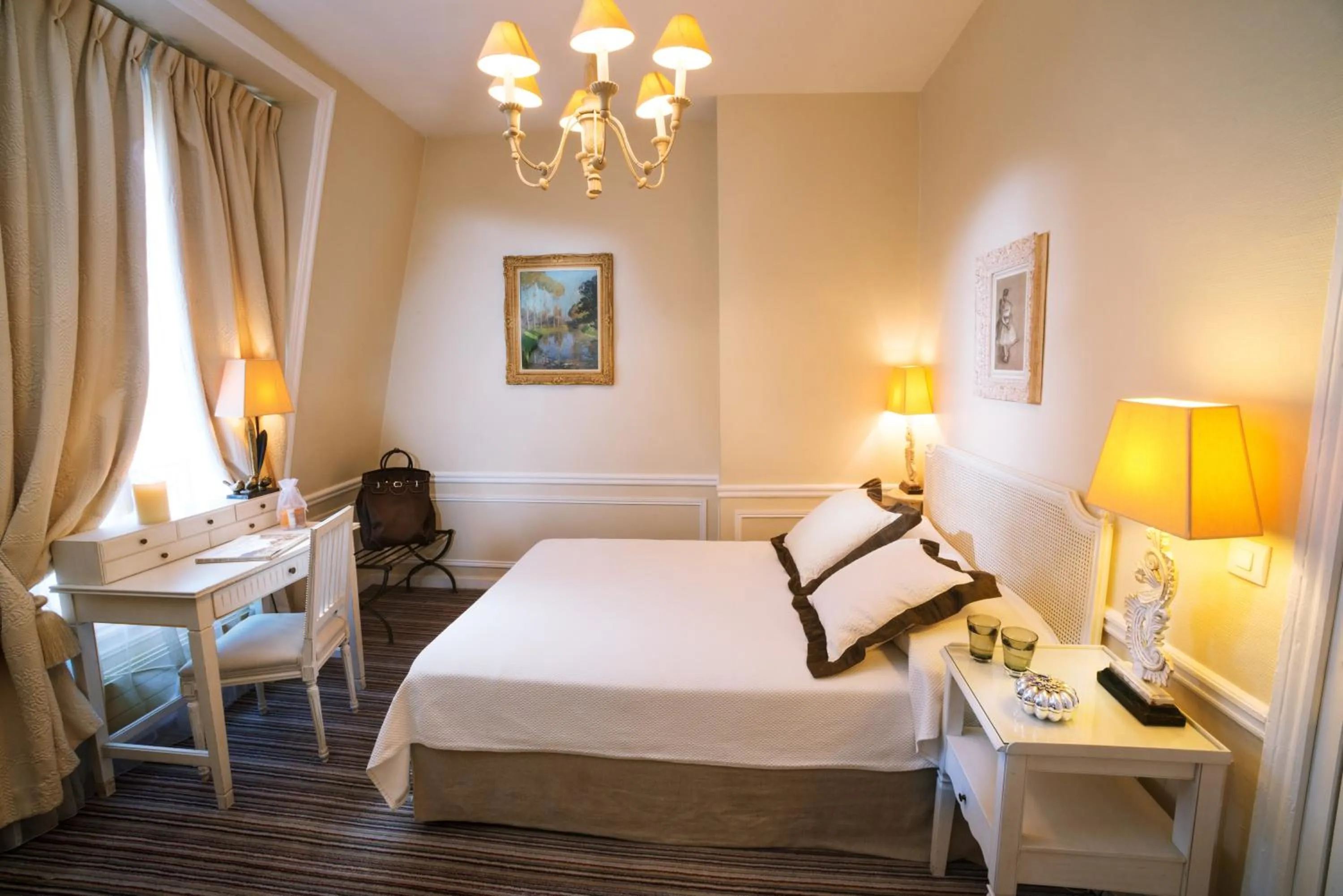 Classic Room in Pavillon Henri IV Hotel Restaurant Gastronomique Terrasse