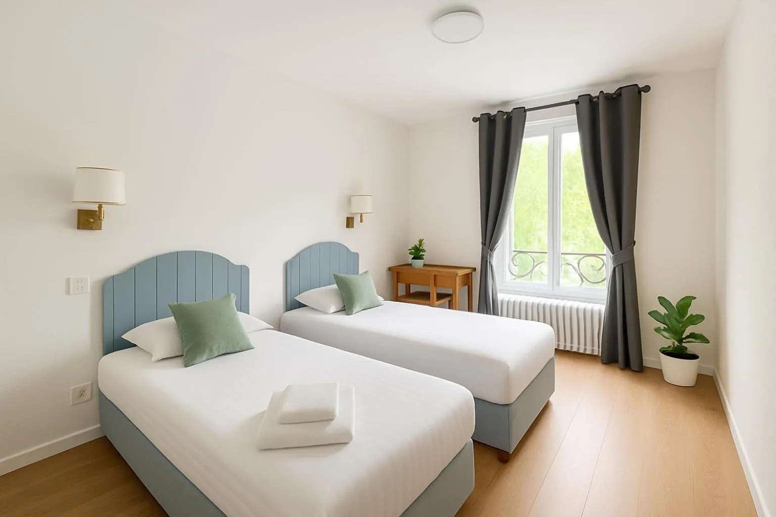 Twin Room in Logis Hôtel du Cirque Troyes centre historique