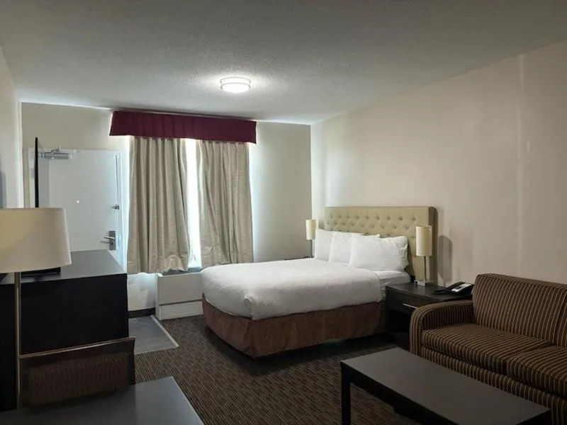 Queen Suite with Kitchenette - Non-Smoking - First Floor in Ramada by Wyndham Estevan