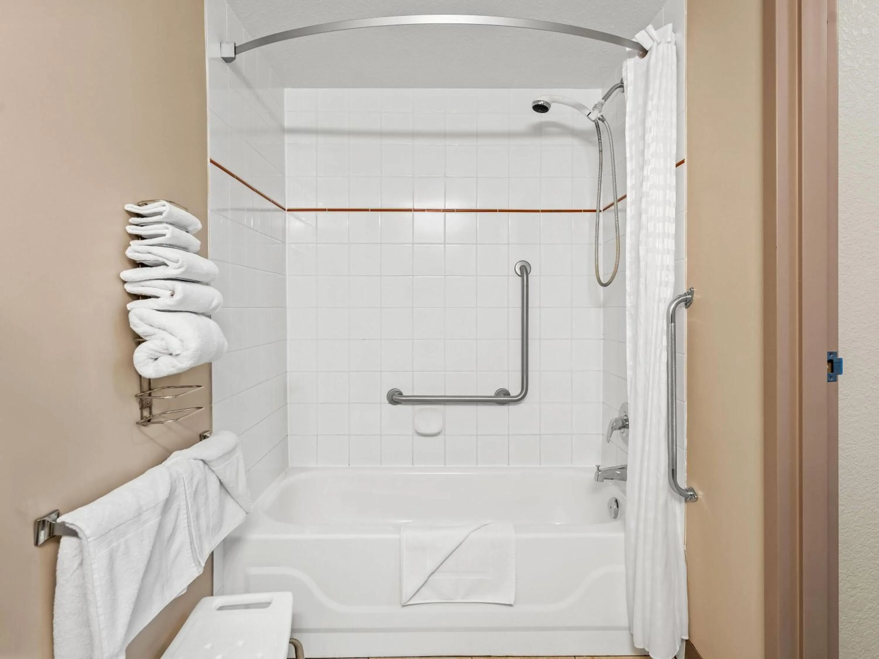 Queen Room - Disability Access - Non-Smoking in Super 8 by Wyndham Meadow Lake