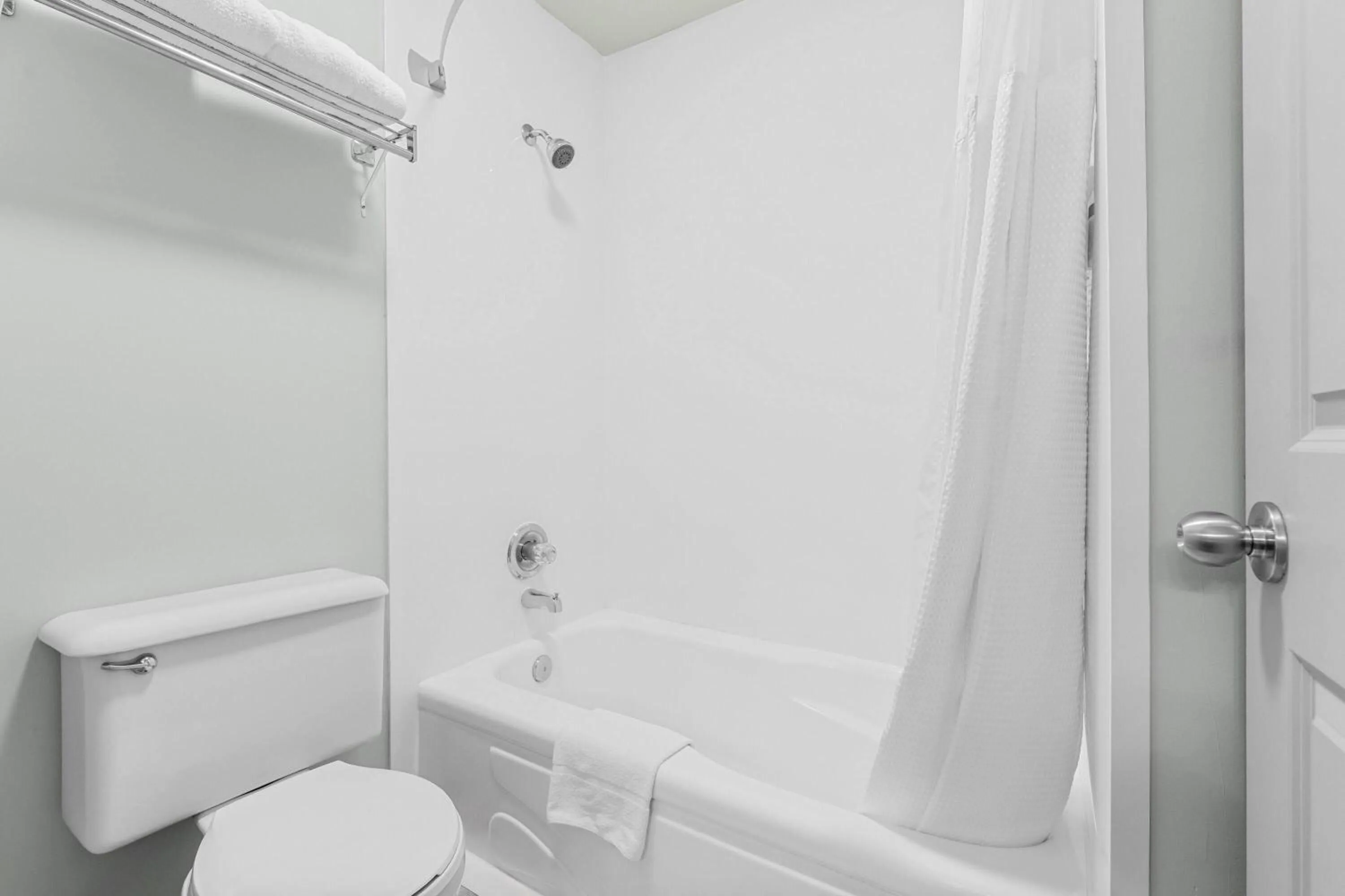 Business Queen Room - Non-Smoking in Super 8 by Wyndham Saskatoon Near Saskatoon Airport