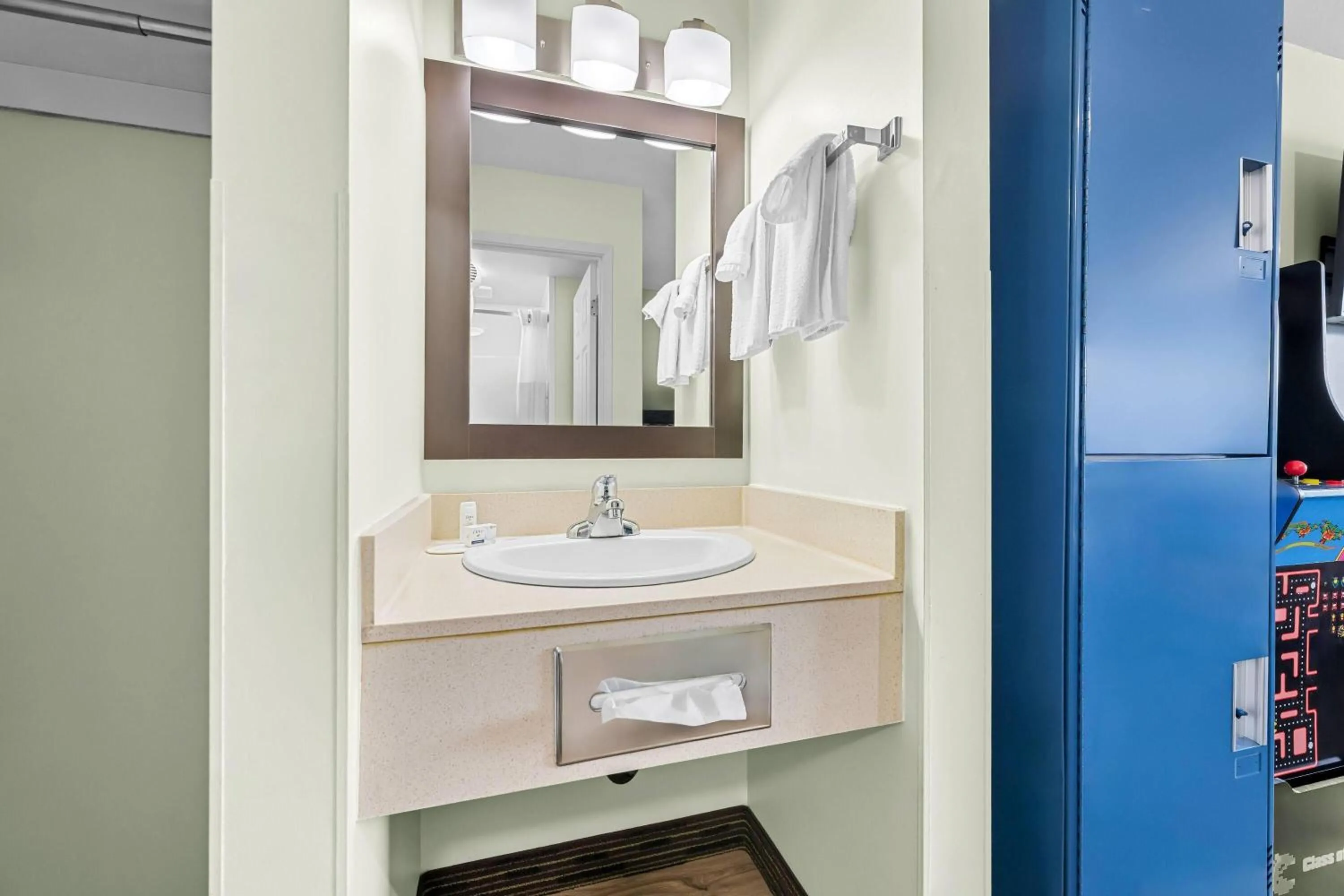 Suite with One Queen Bed and Two Bunk Beds - Non-Smoking in Super 8 by Wyndham Saskatoon Near Saskatoon Airport