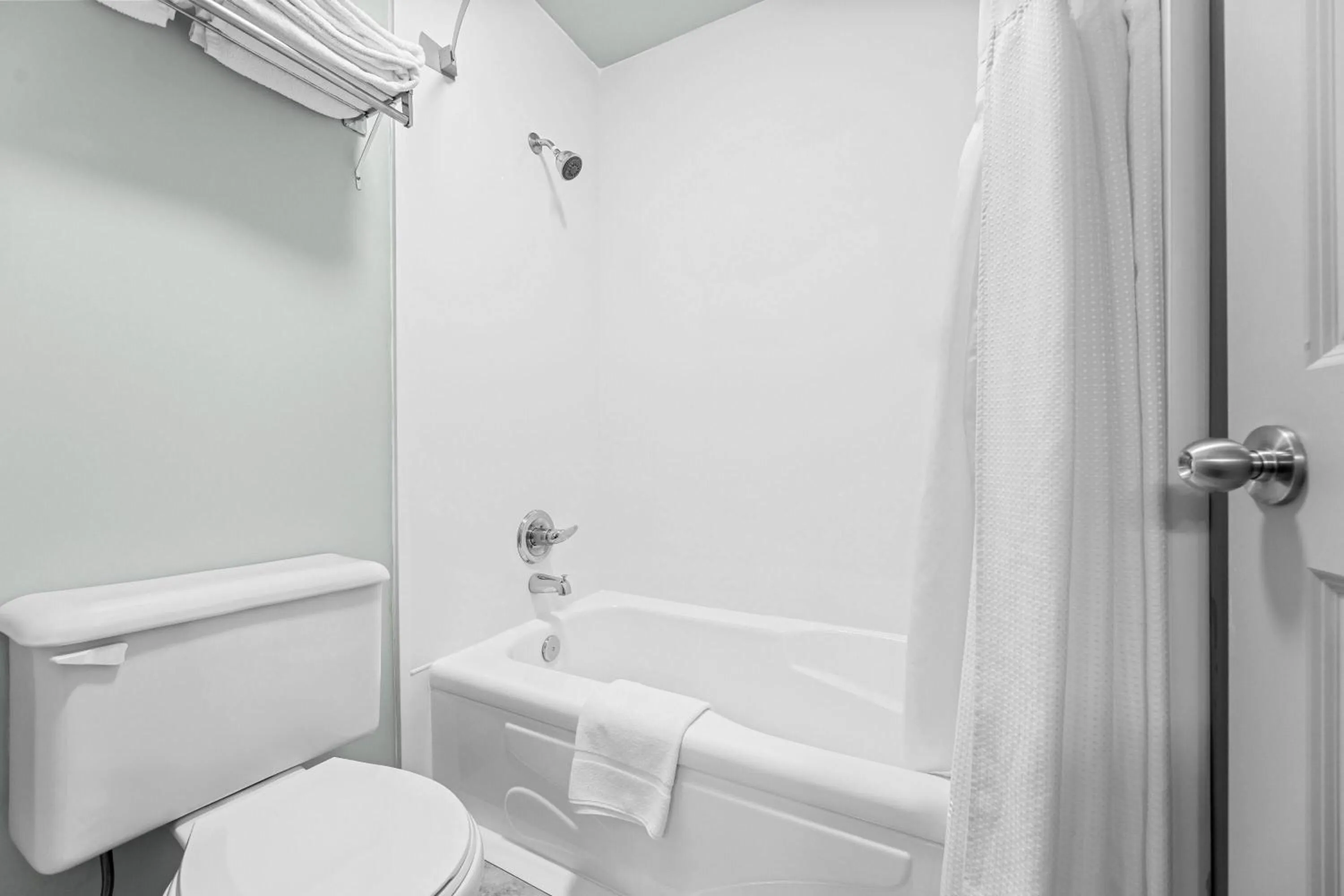 Business King Room - Non-Smoking in Super 8 by Wyndham Saskatoon Near Saskatoon Airport