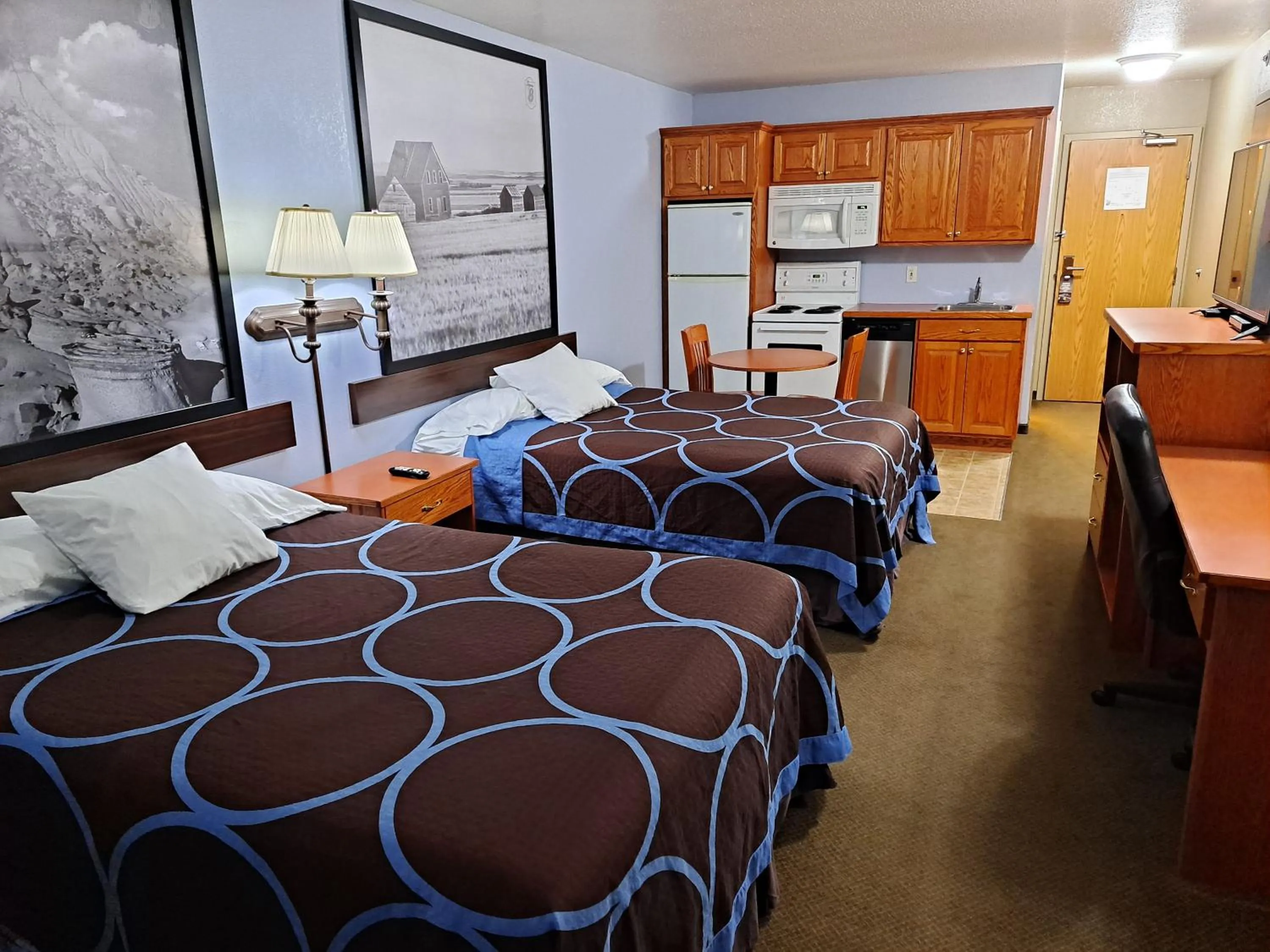 Suite with Two Double Beds - Non-Smoking in Super 8 by Wyndham Three Hills AB