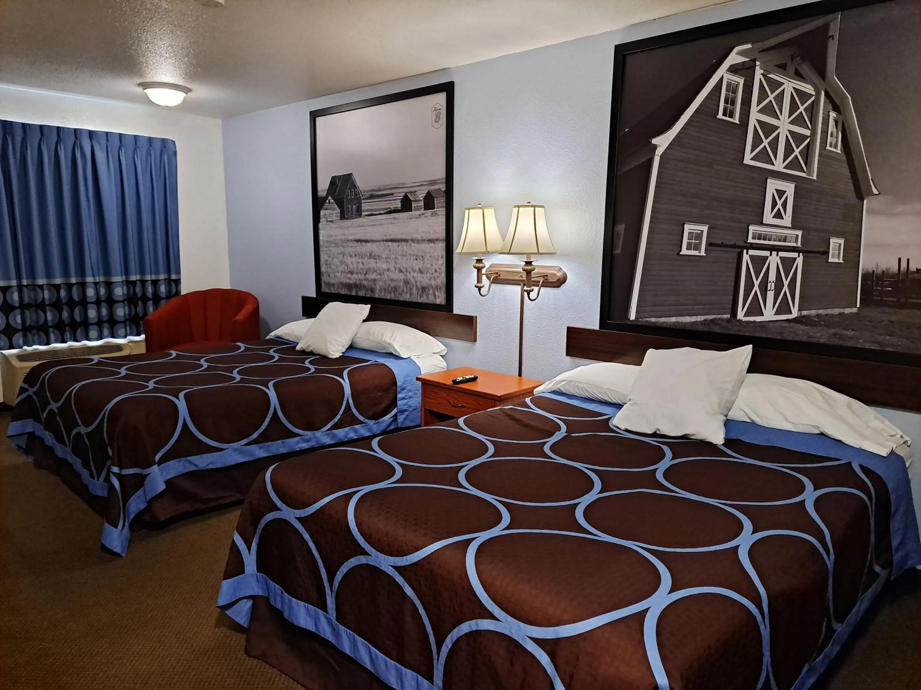 Queen Room with Two Queen Beds - Non-Smoking in Super 8 by Wyndham Three Hills AB