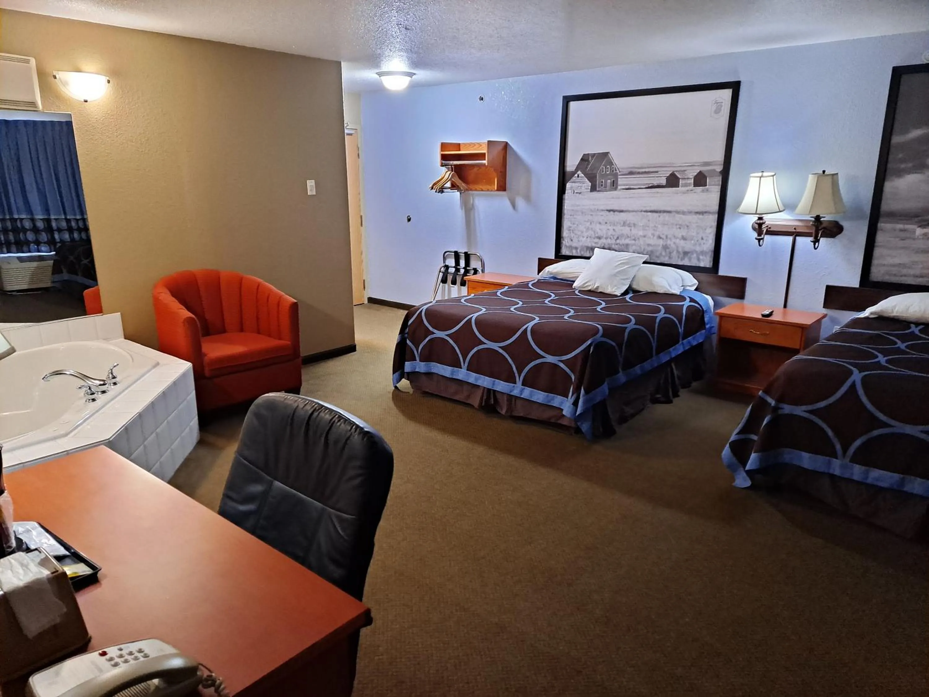 Deluxe Queen Suite - Non-Smoking in Super 8 by Wyndham Three Hills AB