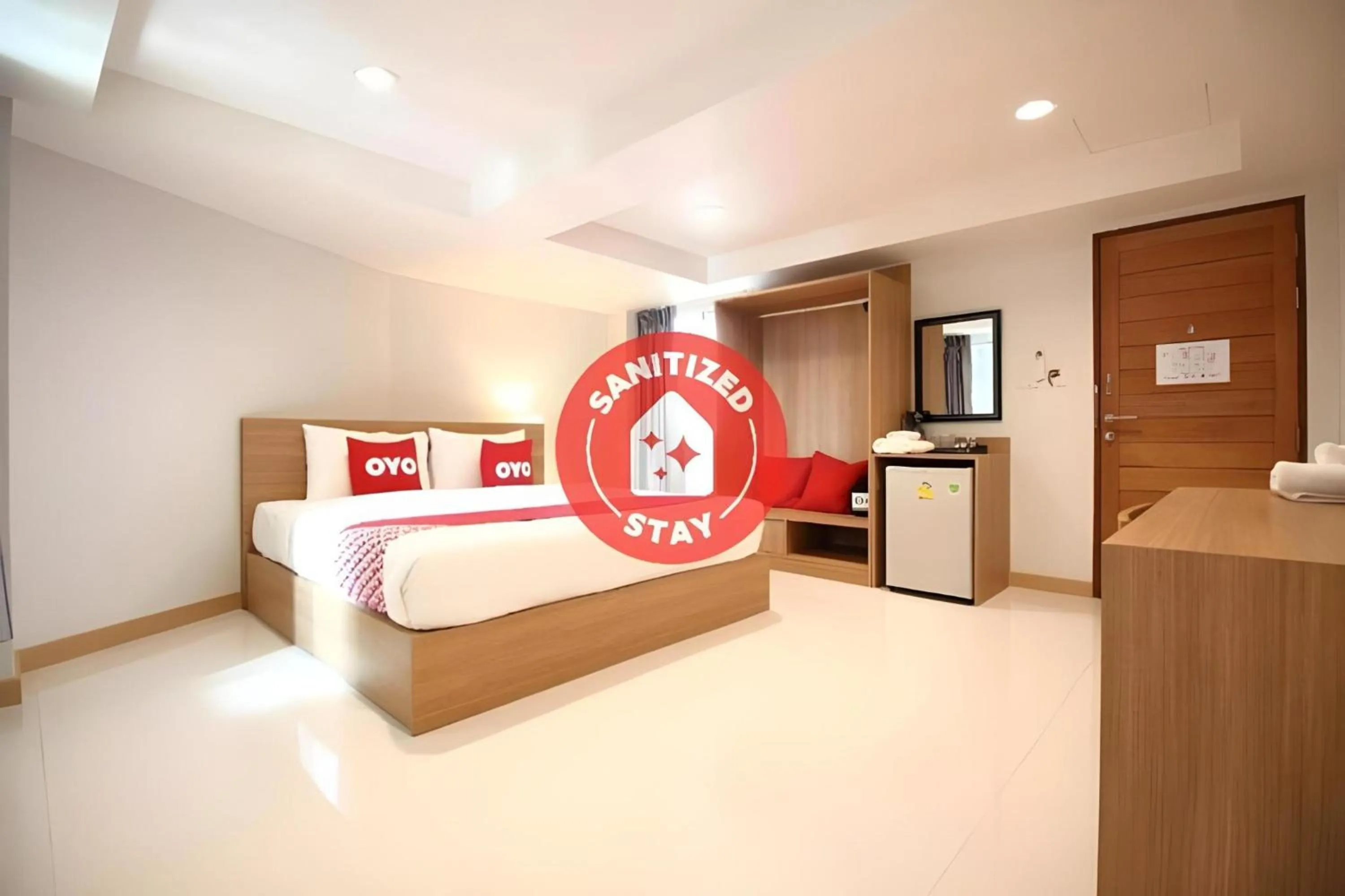 Superior Double Room in Super OYO 483 Pannee Hotel Khaosan