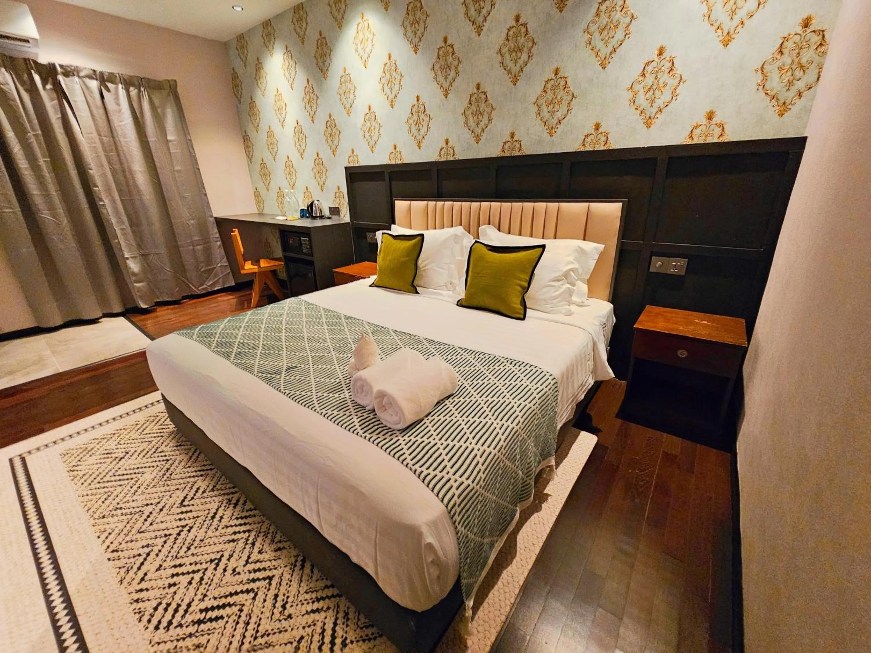 Deluxe Family Room in Carnarvon Suites