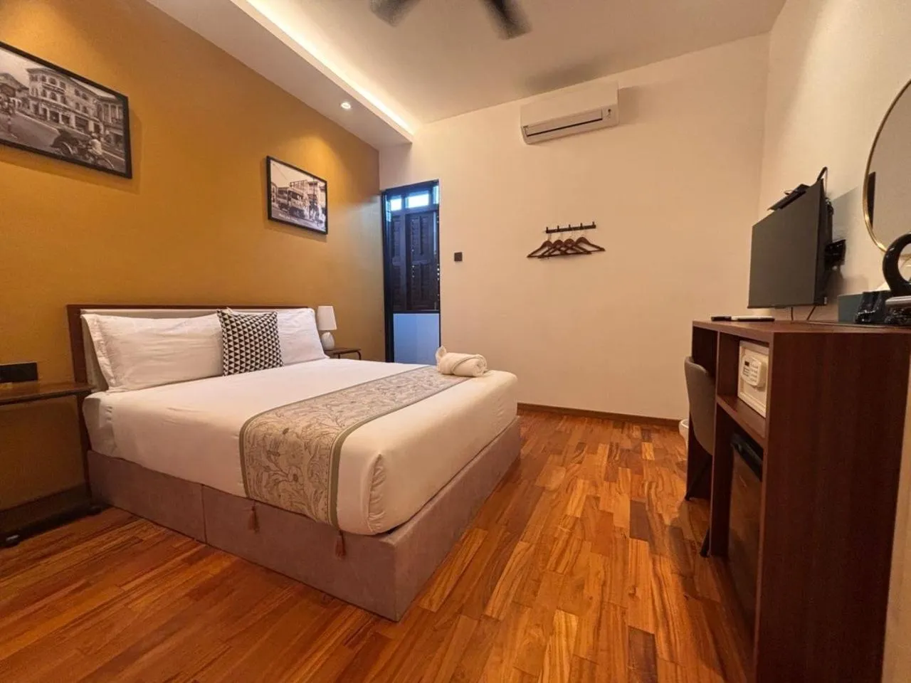 Family Room with Private Bathroom in Carnarvon Suites