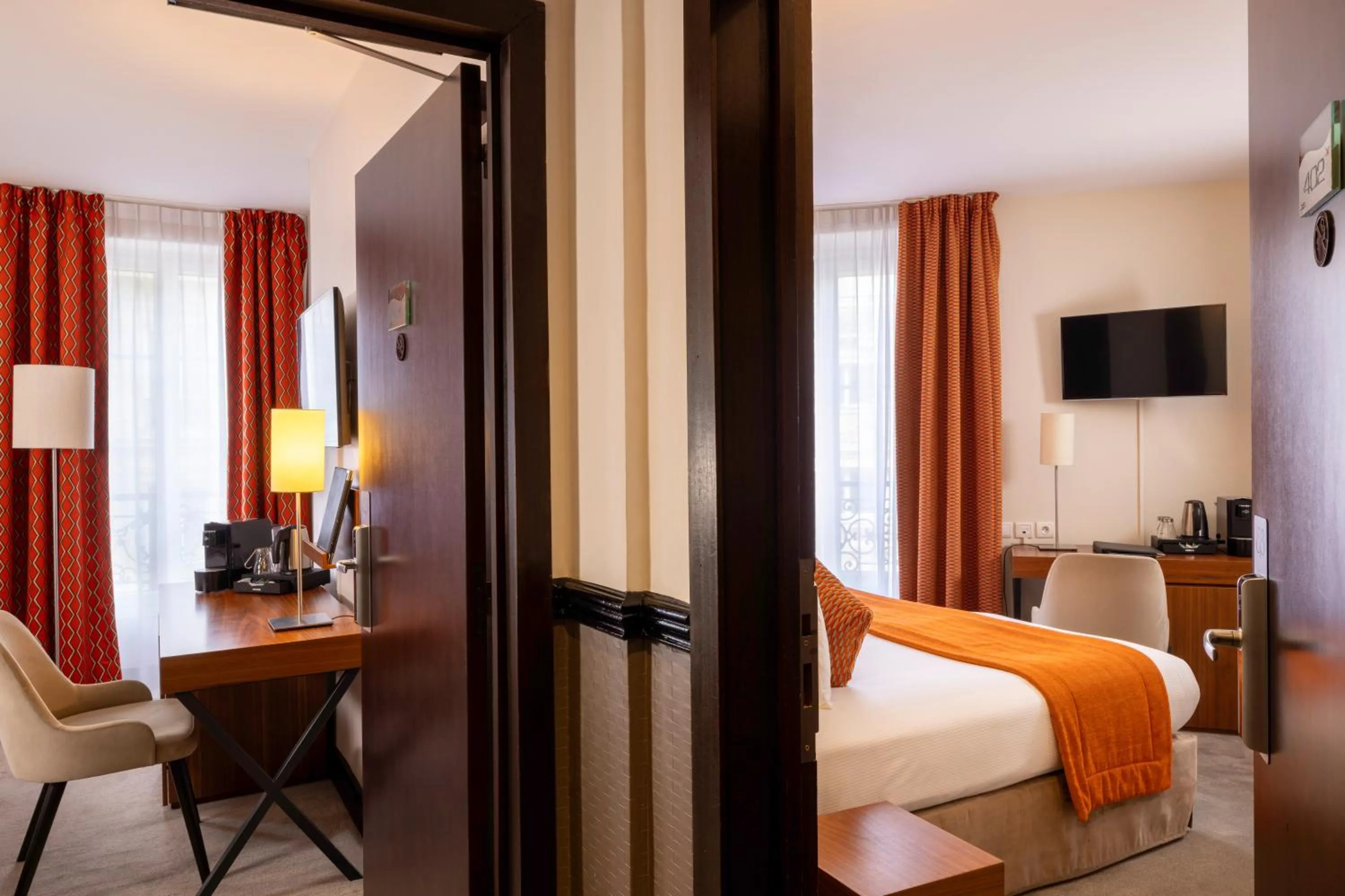 2 Interconnecting Superior Rooms  in Hotel Elysées Bassano