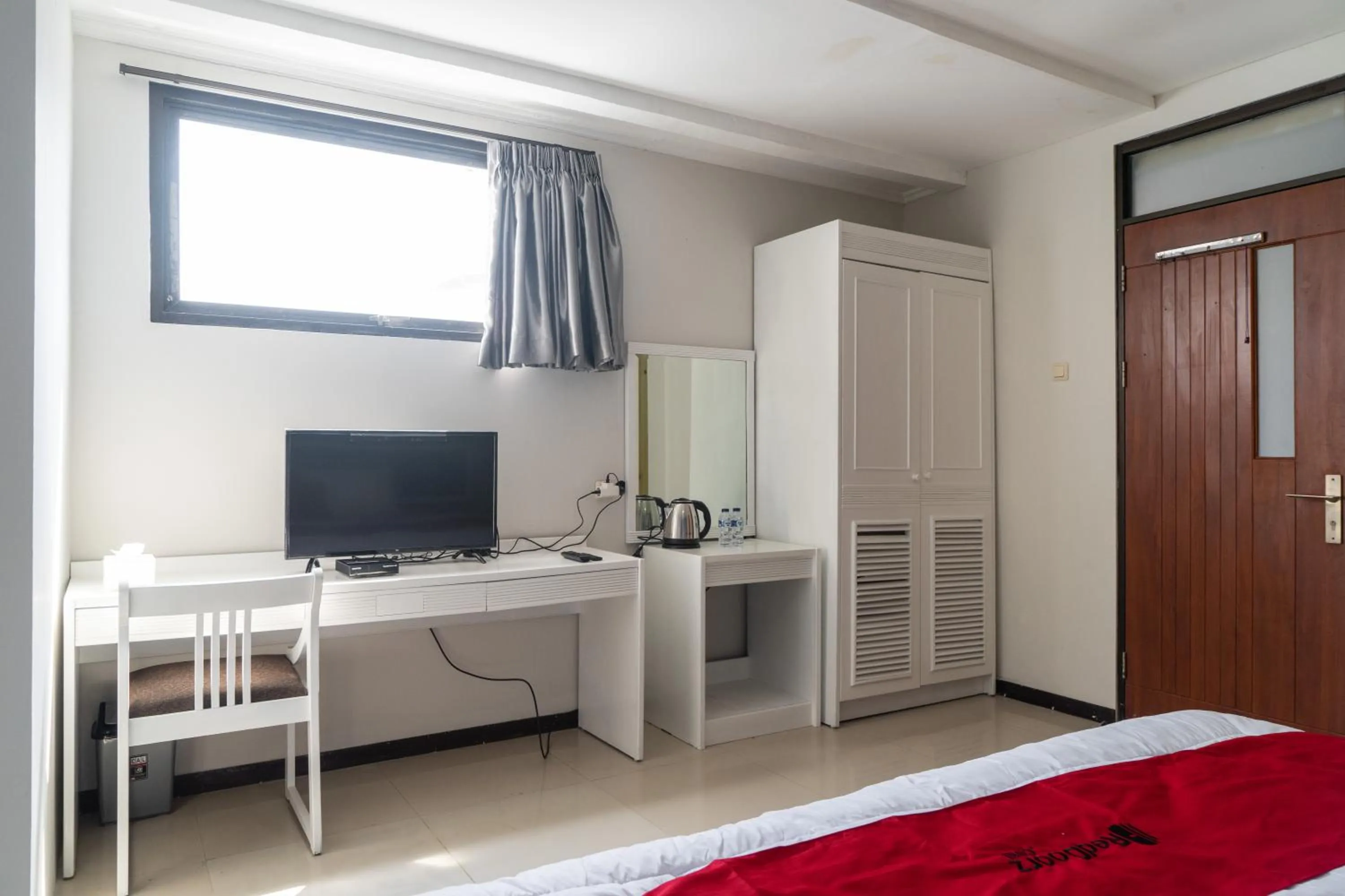 Double Room in RedDoorz Plus @ Sawah Besar