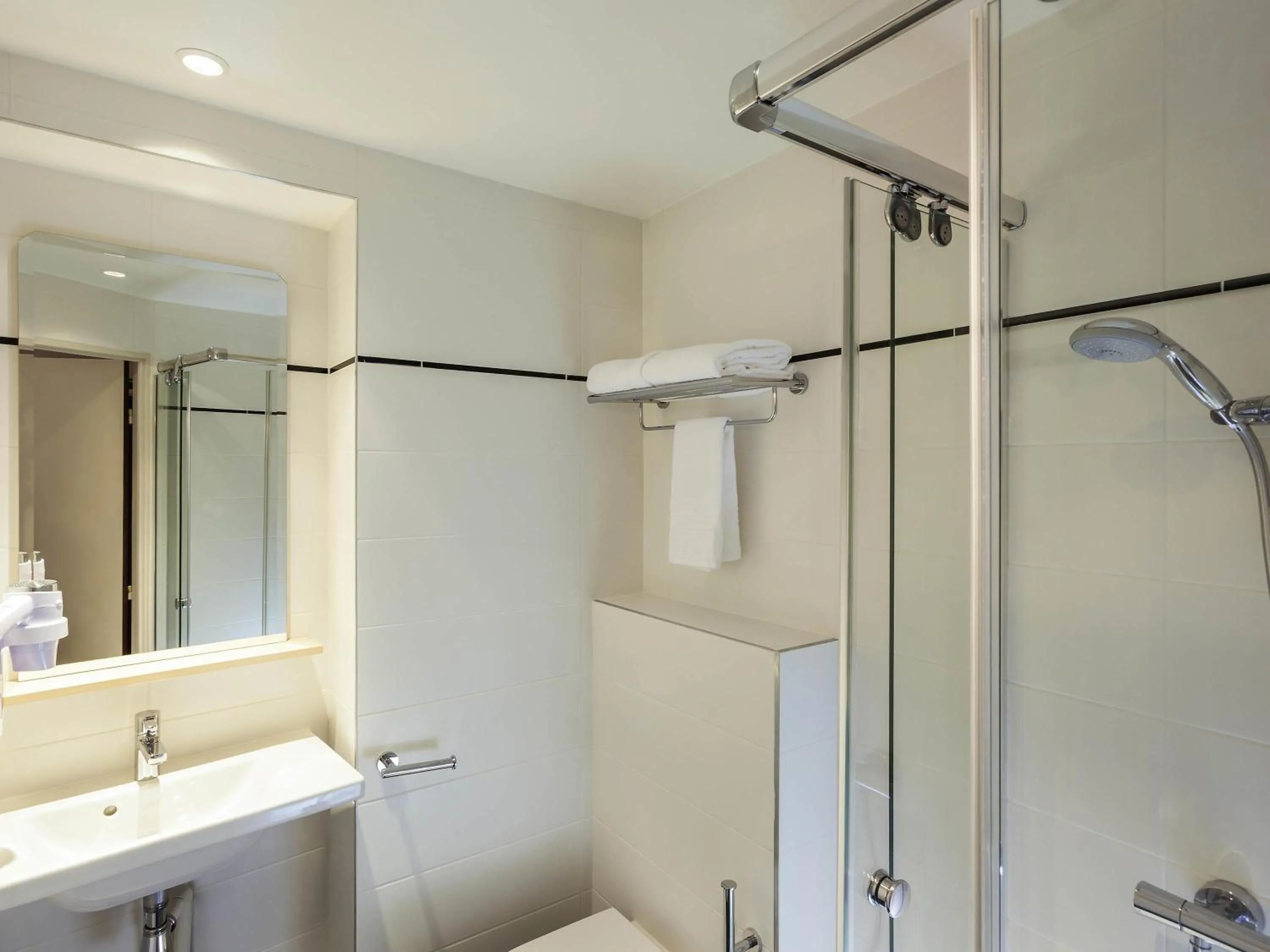 Standard Family Suite with Two Connecting Rooms in ibis Styles Paris Nation Porte De Montreuil