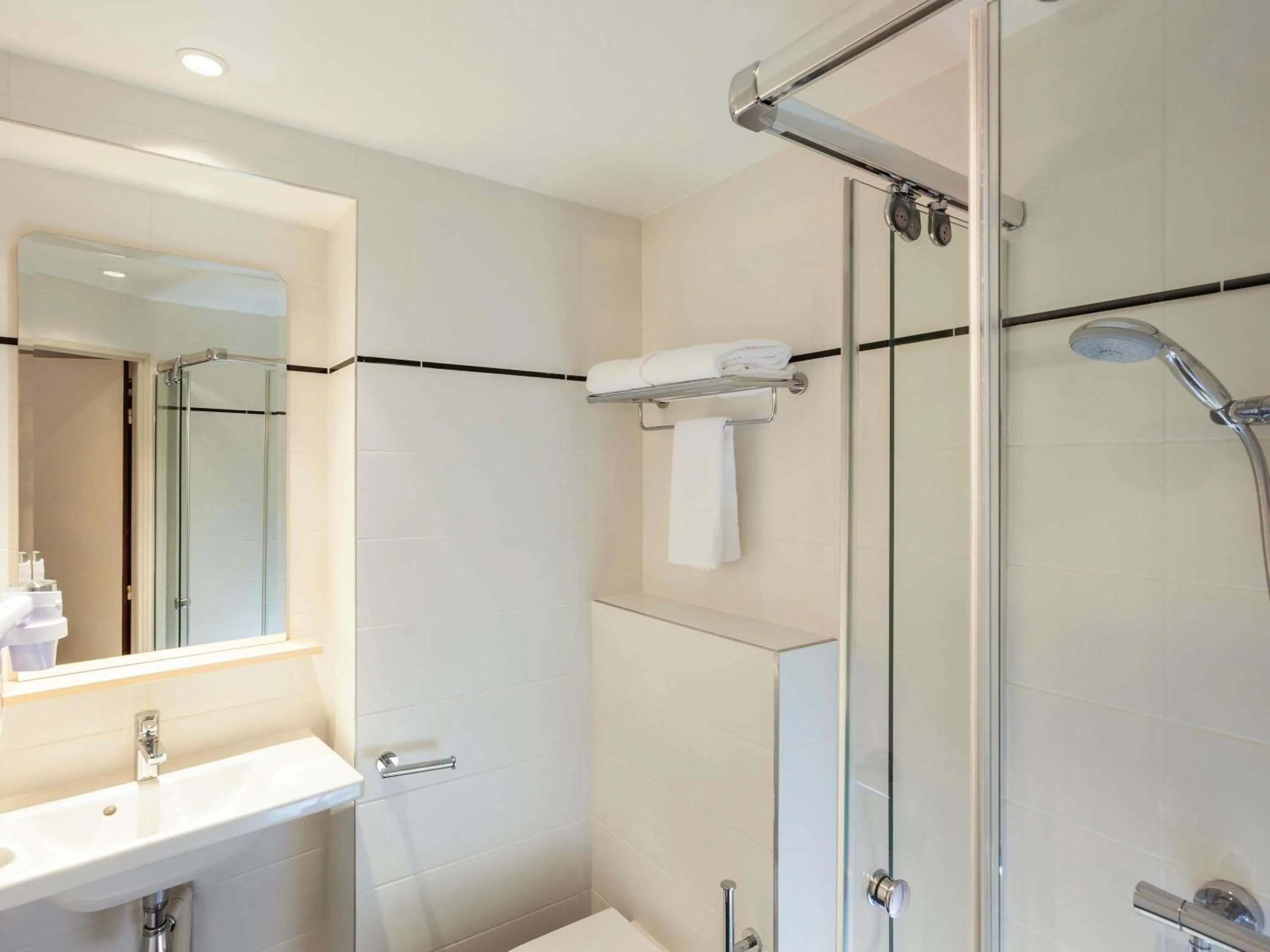 Standard Family Suite with Two Connecting Rooms in ibis Styles Paris Nation Porte De Montreuil