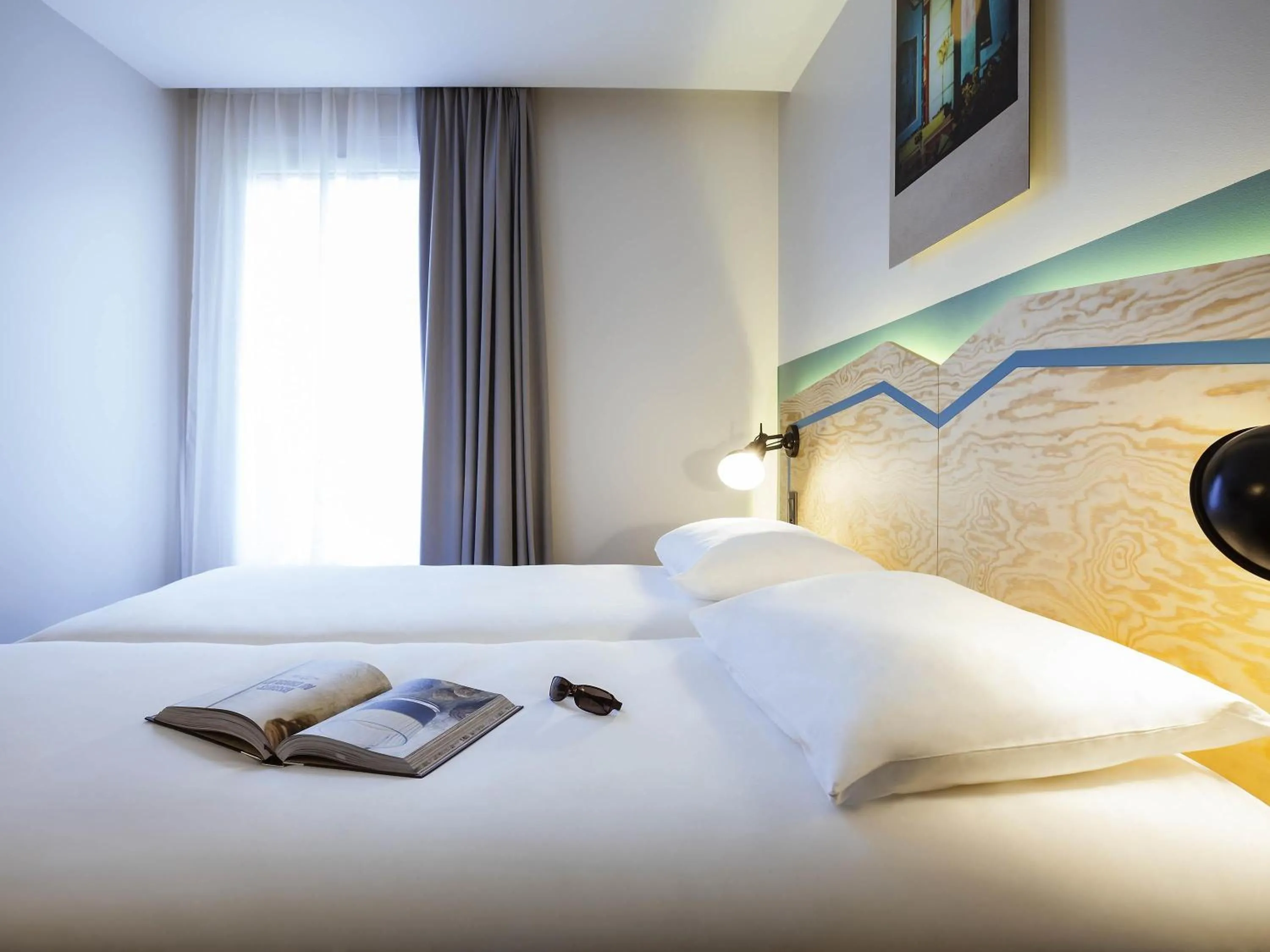 Standard Twin Room in ibis Styles Paris Nation Porte De Montreuil