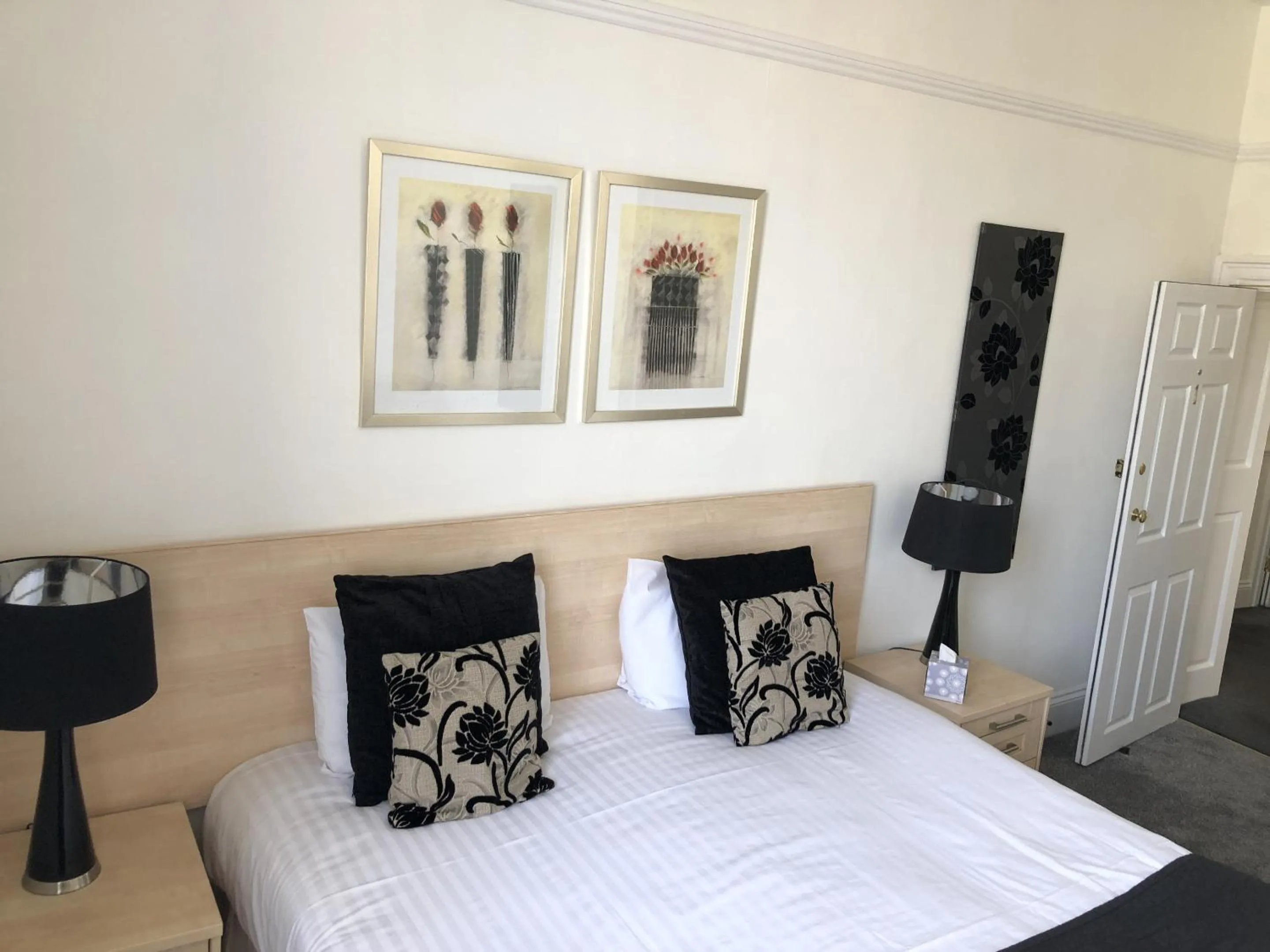 Double Room with Private Bathroom in Deeping Stage