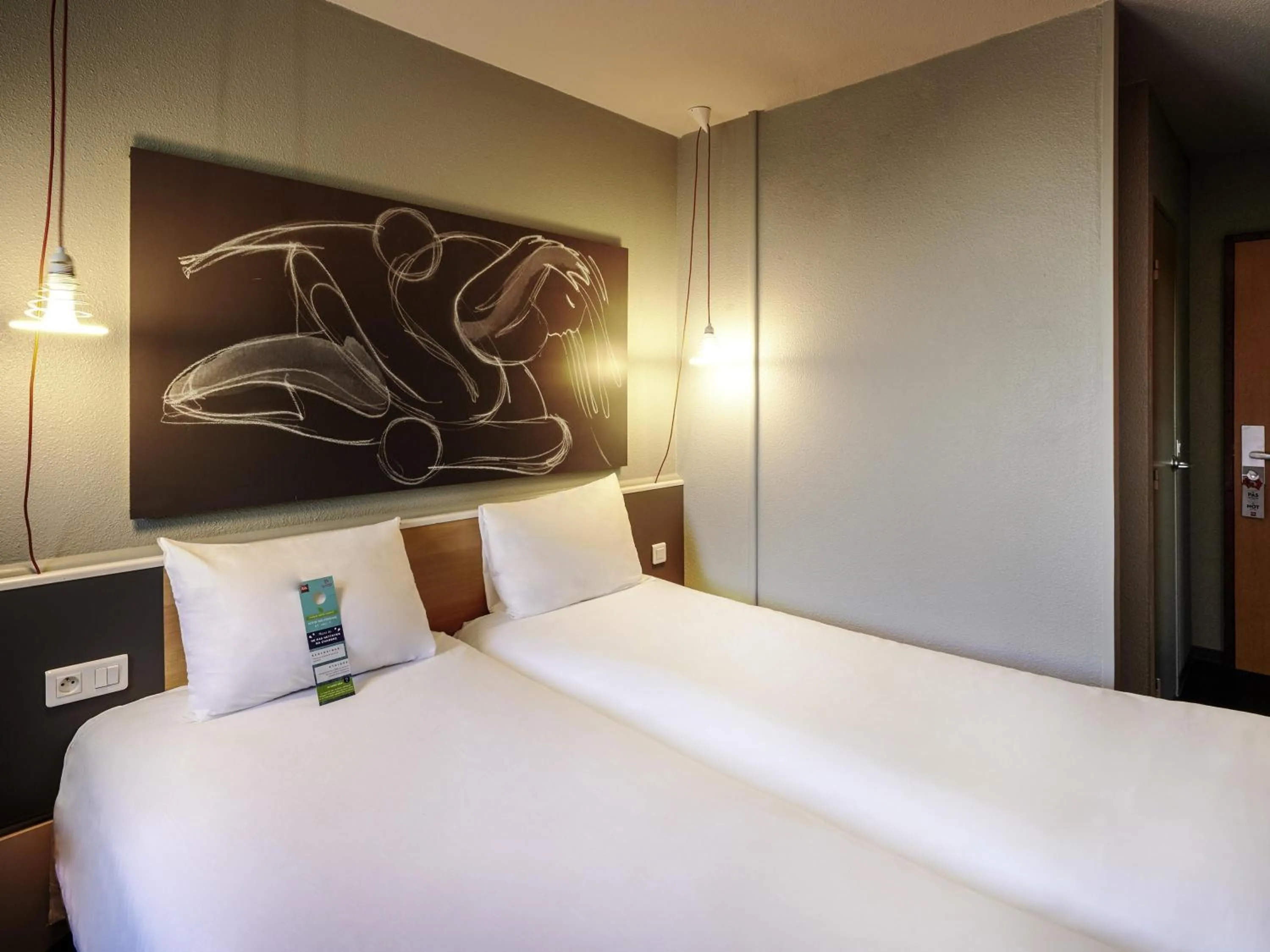 Standard Twin Room in ibis Lyon Gerland Musée des Confluences