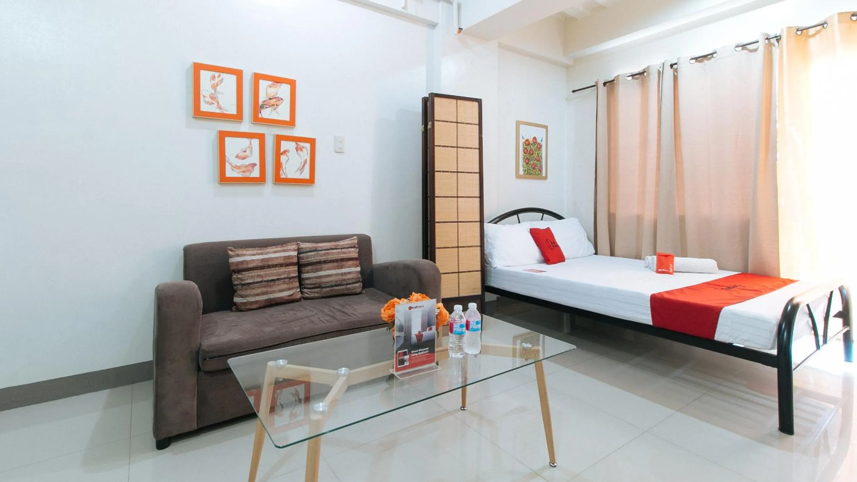 Double Room in RedDoorz at Kassel Residences Parañaque