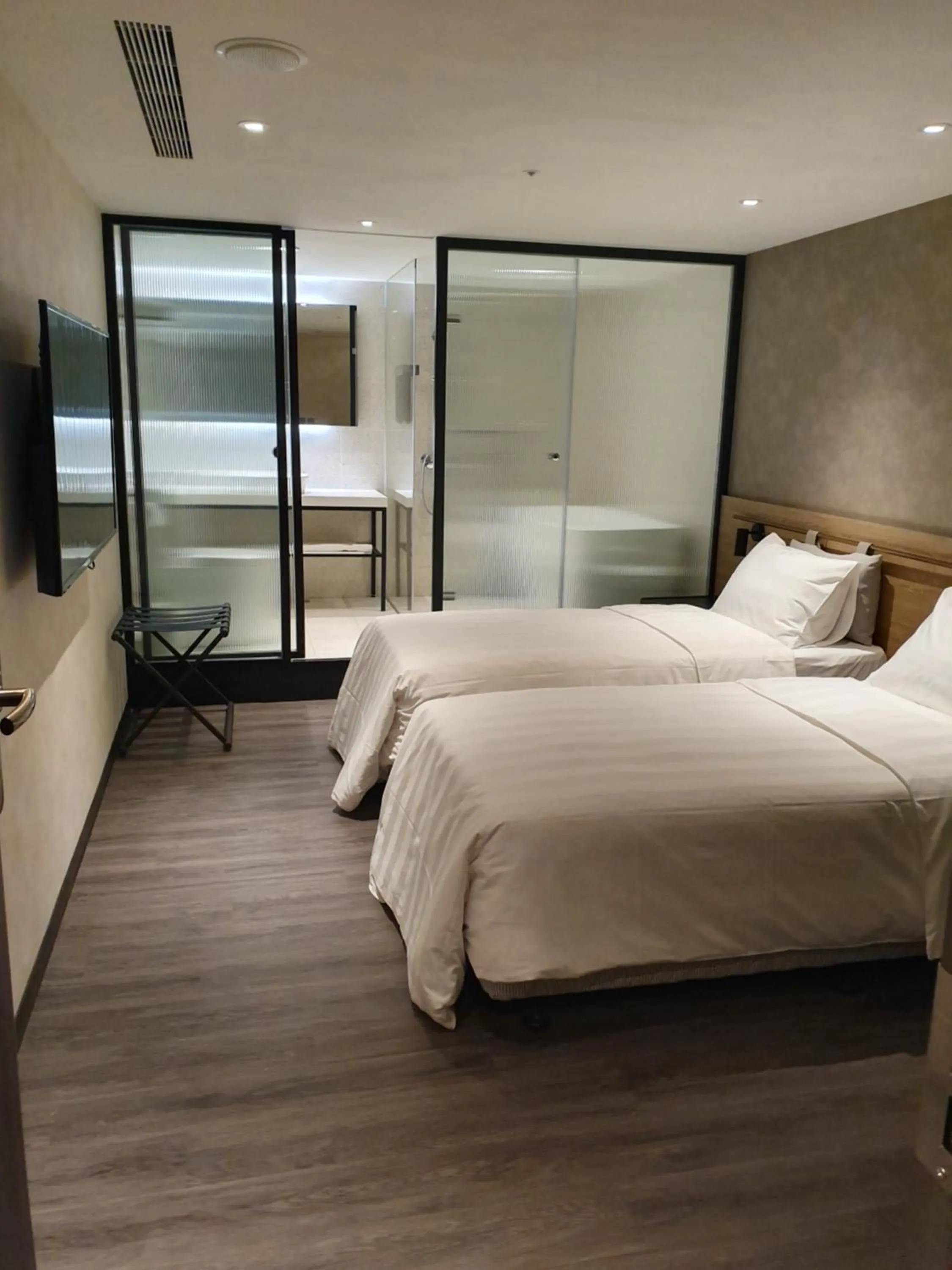 Superior Twin Room - No Window in City Suites - Taoyuan Station